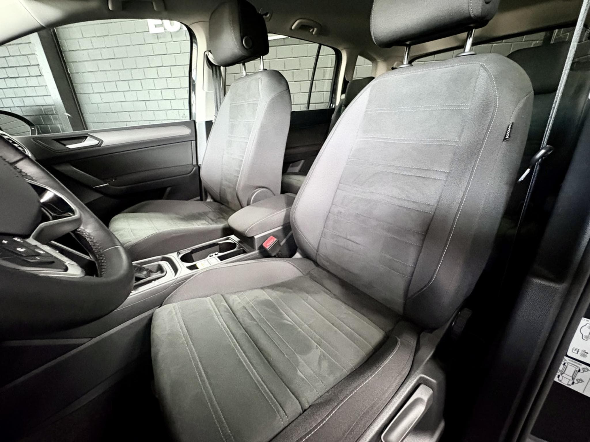VW Touran Comfortline 1.5 TSI 150 CV DSG7 * 7 PLACES * *HAYON* ATTELAG (2024) - Foto 7