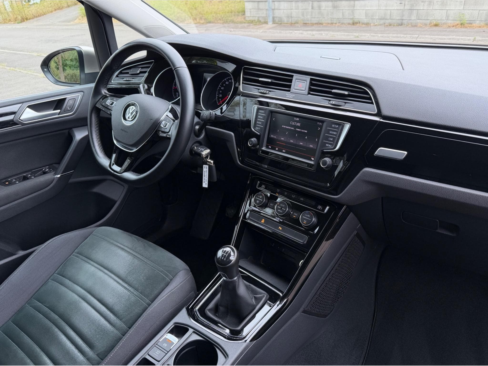VW Touran Highline (2016) - Foto 3
