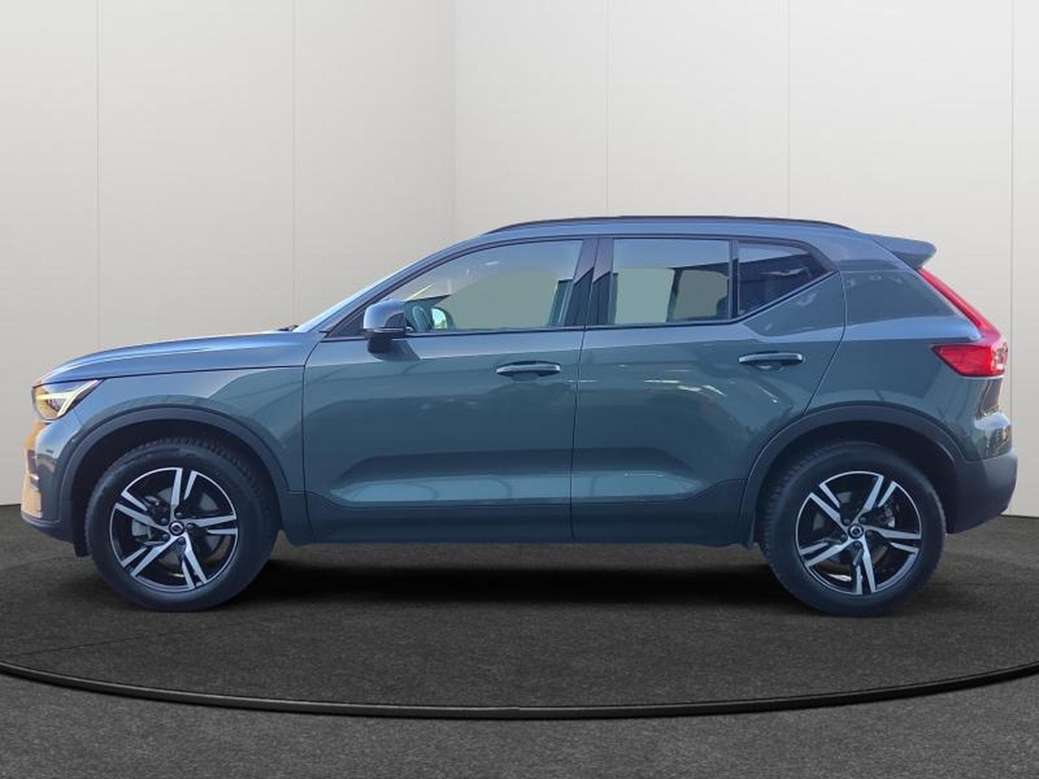 Volvo XC40 B3 Plus Dark / Essence (2025) - Photo 2