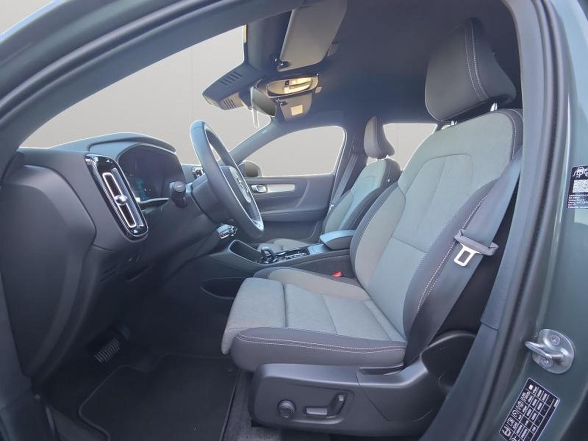Volvo XC40 B3 Plus Dark / Essence (2025) - Photo 9