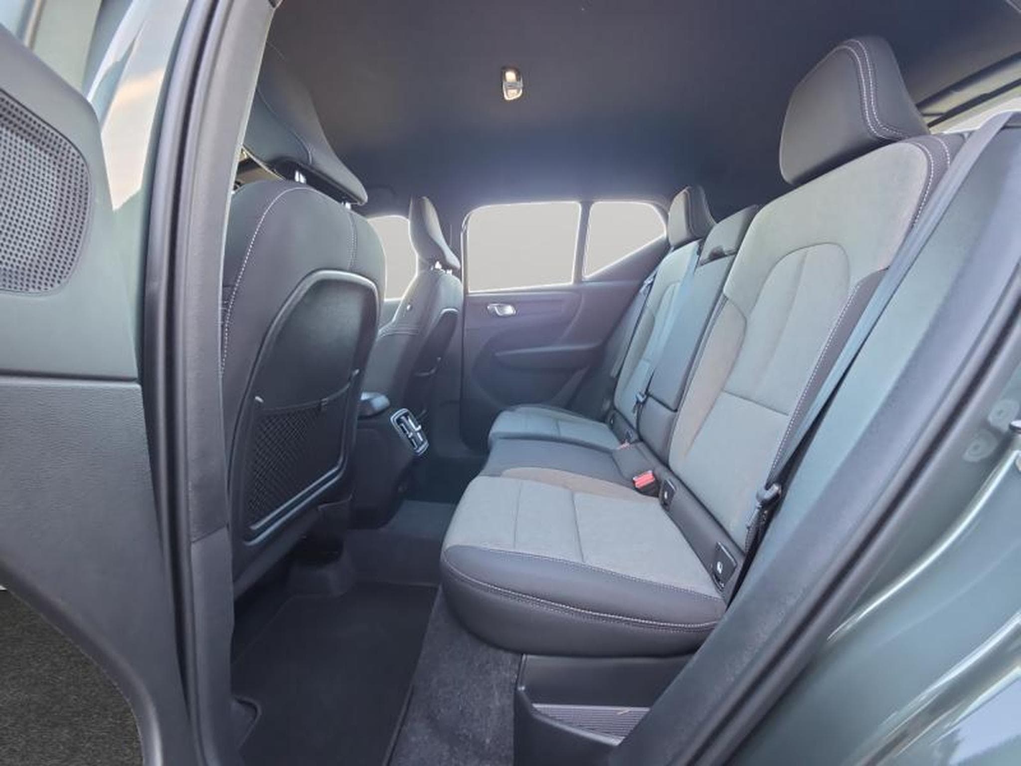 Volvo XC40 B3 Plus Dark / Essence (2025) - Photo 13