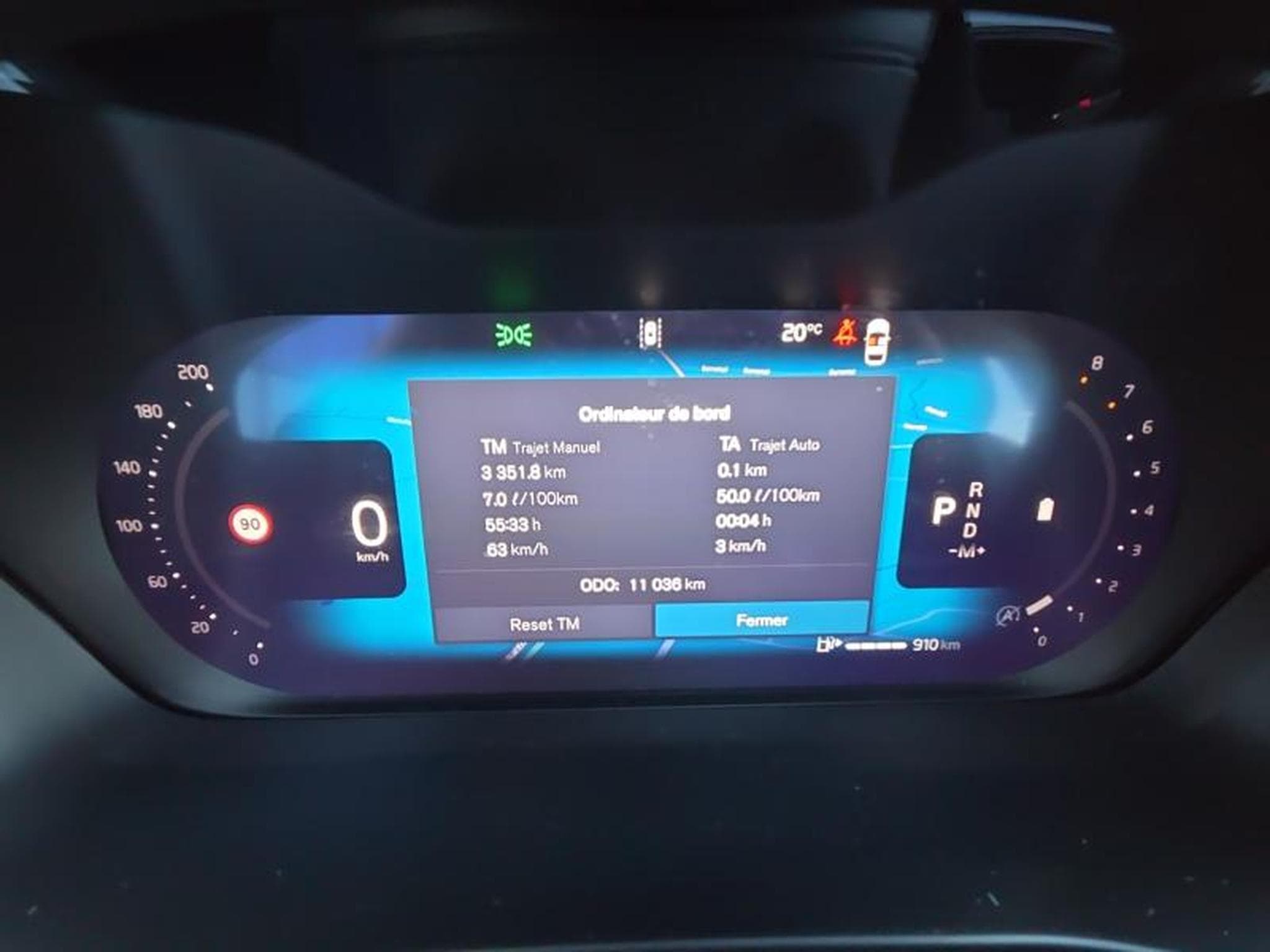 Volvo XC40 B3 Plus Dark / Essence (2025) - Photo 18