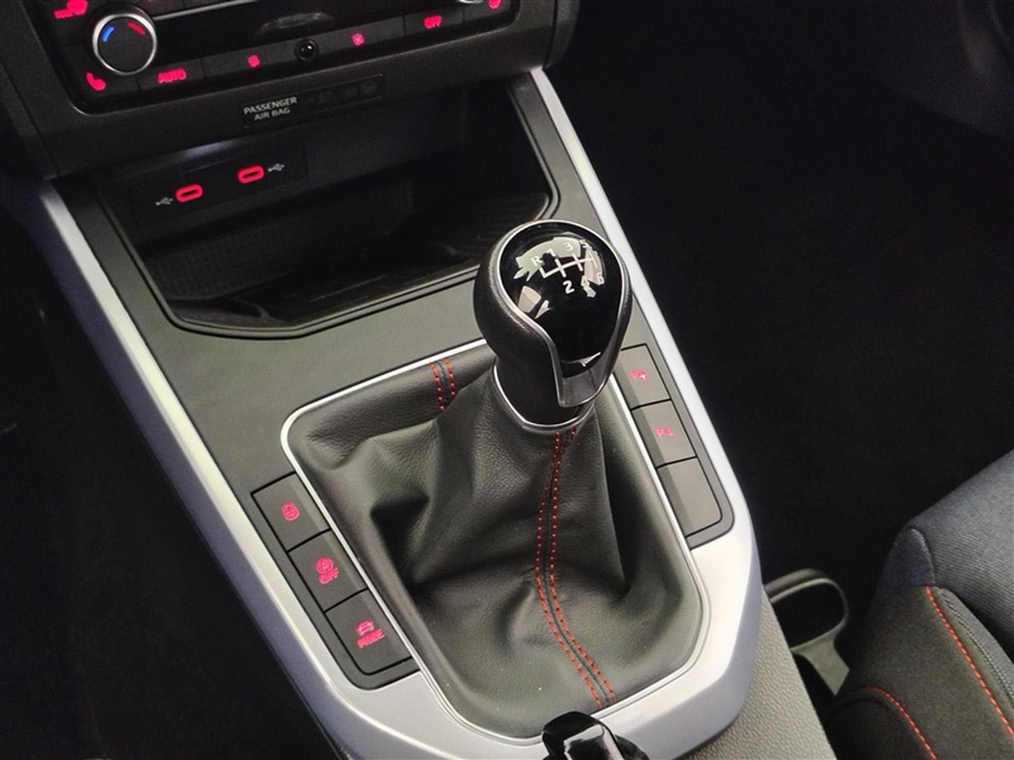 Seat Arona 1.0 TSI 110Cv FR NAVI / CARPLAY / CAMERA / FULL LED (2022) - Photo 12