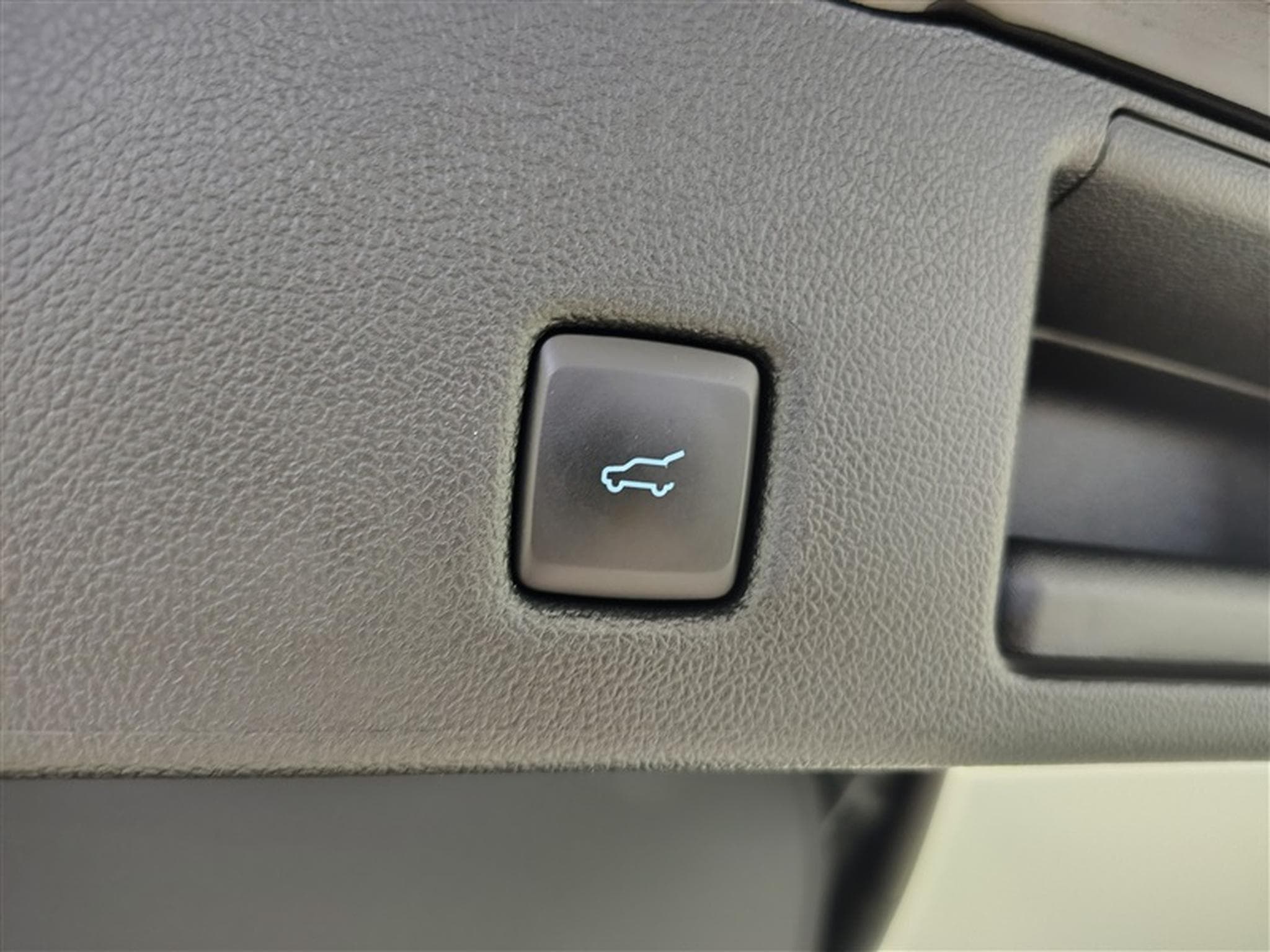 Ford Kuga 2.0 TDCi 120cv PowerShift ST-Line NAVI / FULL LED / CAMERA (2023) - Photo 20