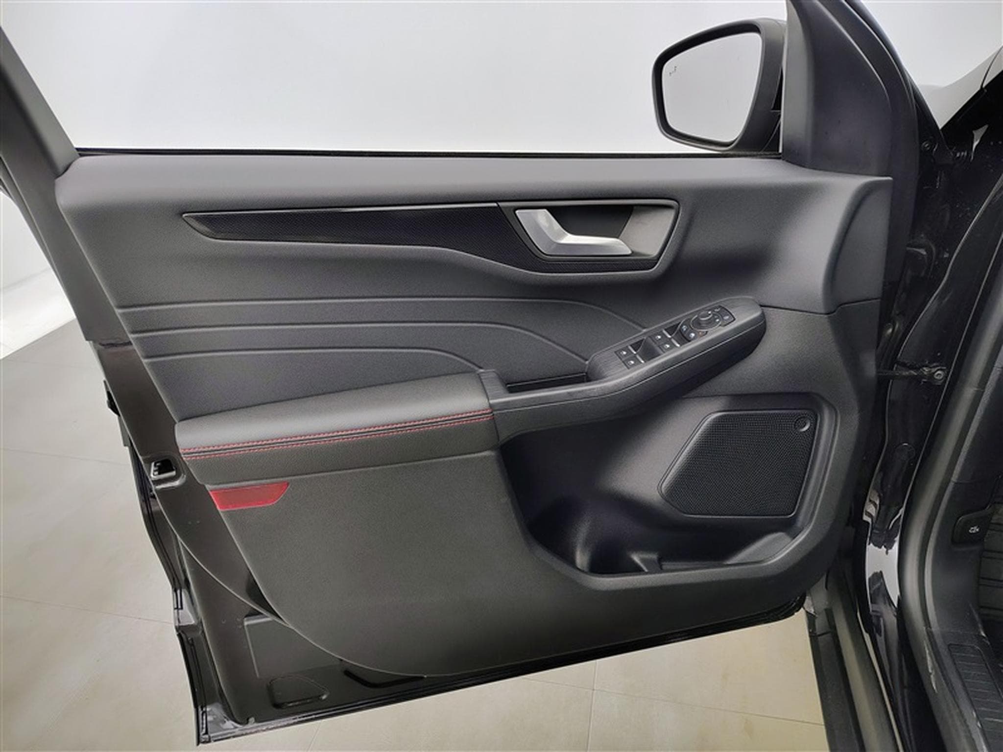 Ford Kuga 2.0 TDCi 120cv PowerShift ST-Line NAVI / FULL LED / CAMERA (2023) - Photo 17