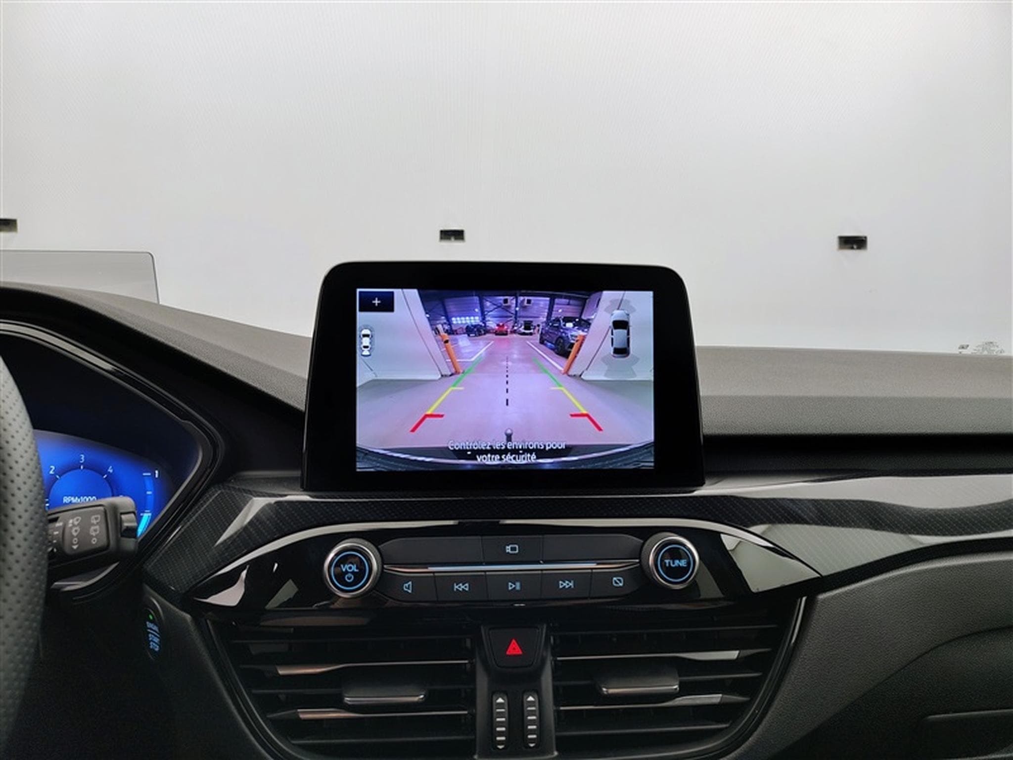 Ford Kuga 2.0 TDCi 120cv PowerShift ST-Line NAVI / FULL LED / CAMERA (2023) - Photo 18