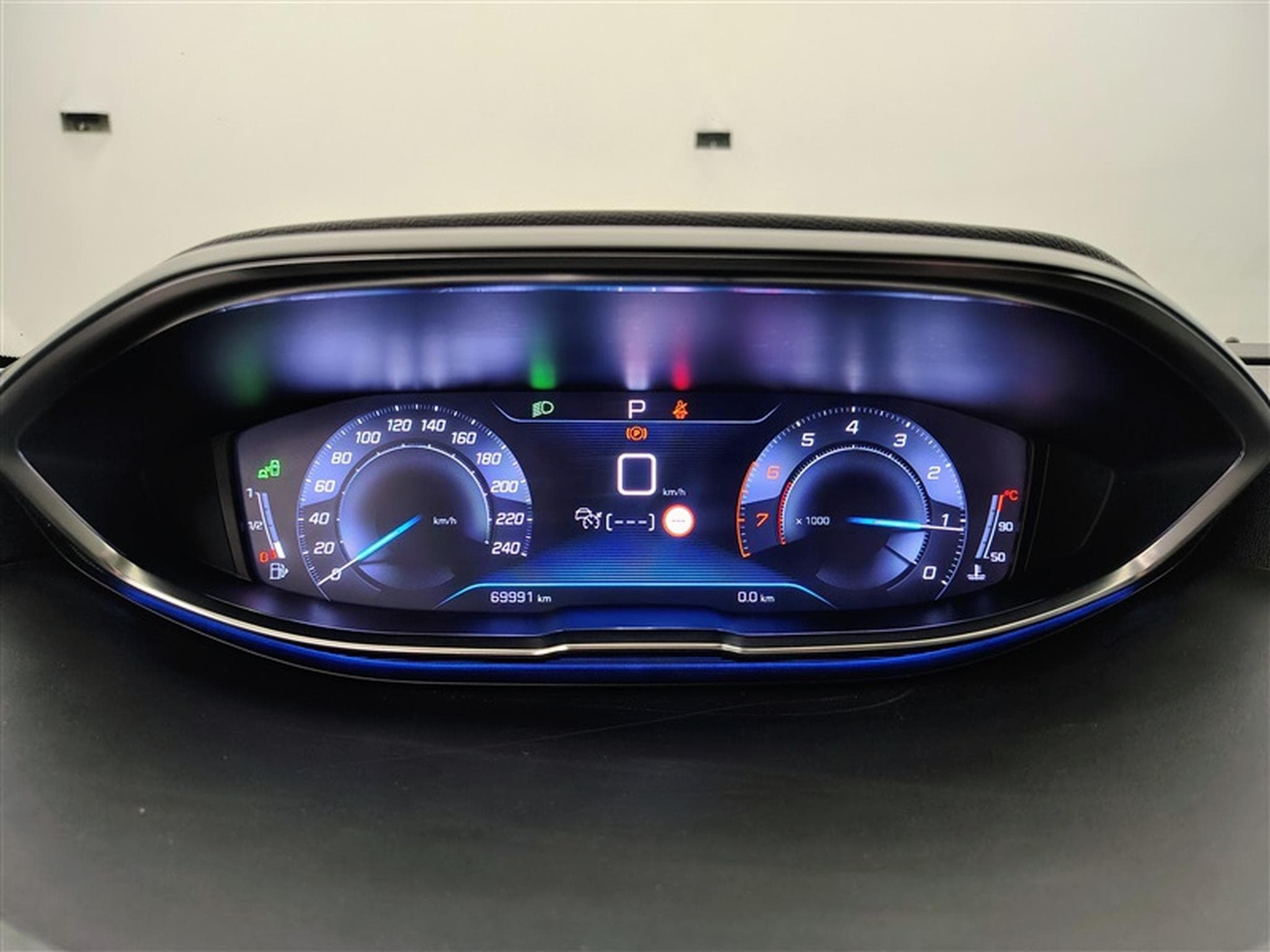 Peugeot 3008 1.2 PureTech 130cv EAT8 Allure NAVI / KEYLESS / CAMERA (2019) - Photo 8