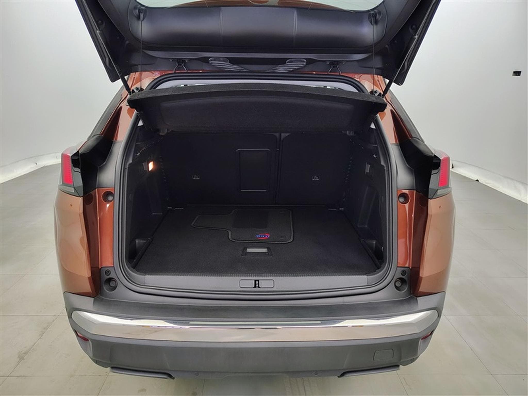 Peugeot 3008 1.2 PureTech 130cv EAT8 Allure NAVI / KEYLESS / CAMERA (2019) - Photo 12