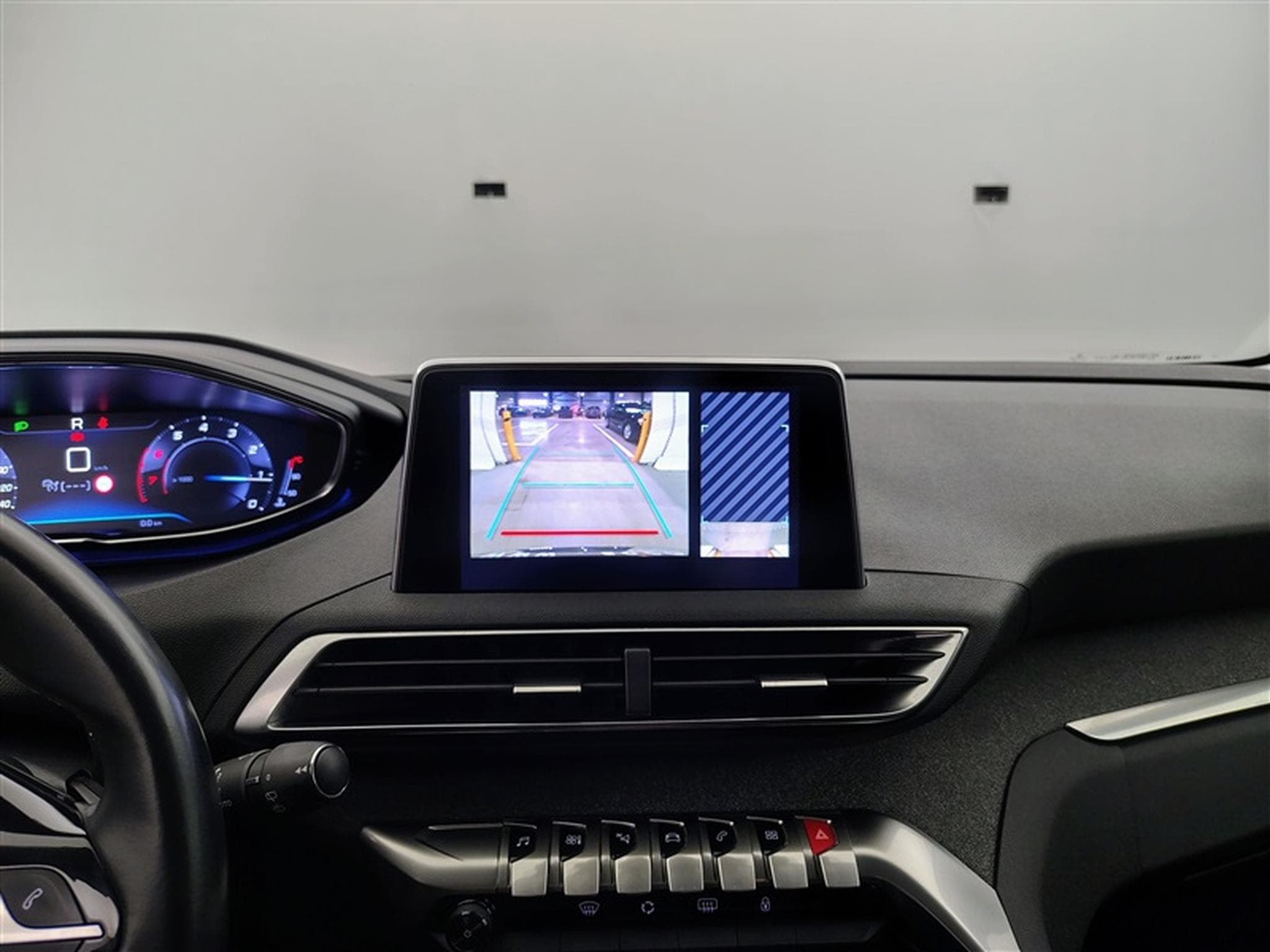 Peugeot 3008 1.2 PureTech 130cv EAT8 Allure NAVI / KEYLESS / CAMERA (2019) - Photo 16