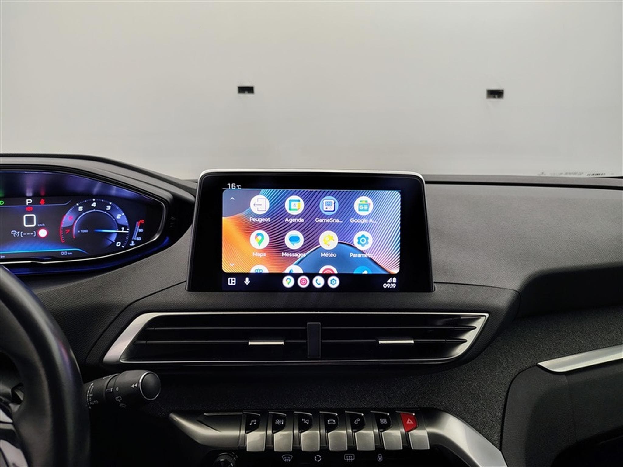 Peugeot 3008 1.2 PureTech 130cv EAT8 Allure NAVI / KEYLESS / CAMERA (2019) - Photo 18