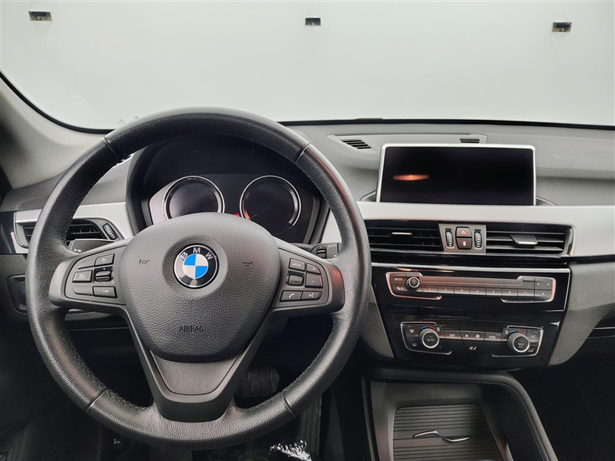 BMW X1 1.5 dA sDrive16 AdBlue (2020) - Photo 9