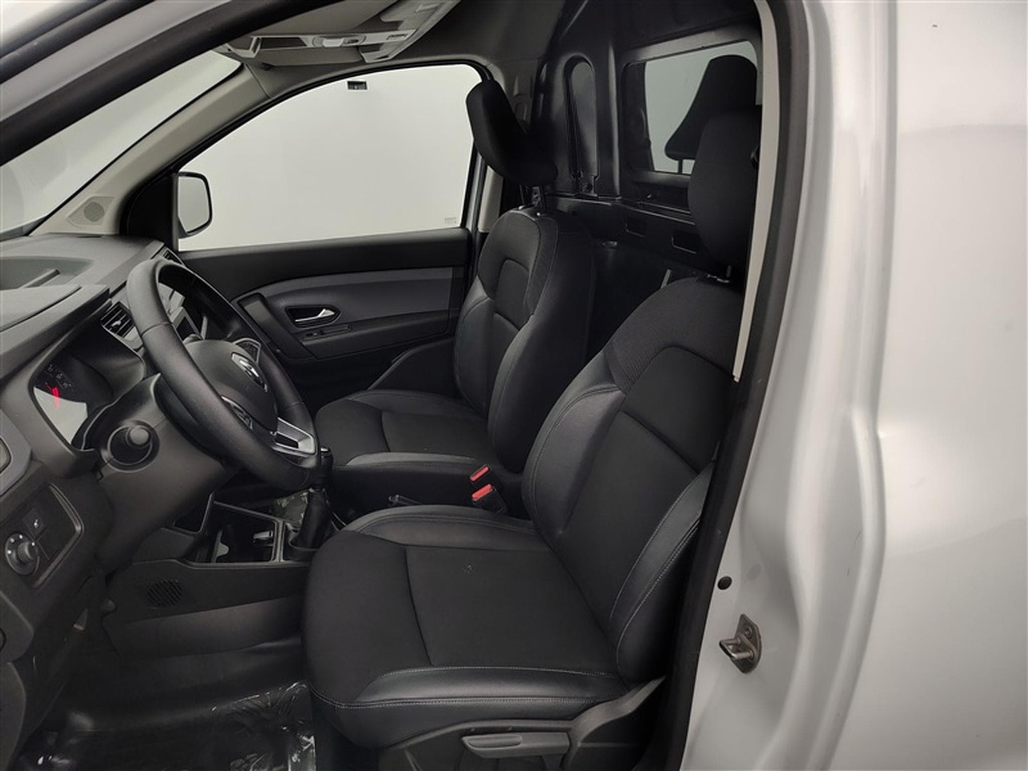 Renault Express 1.5 Blue dCi Confort CLIM / PDC AR / BLUETOOTH (2022) - Photo 7