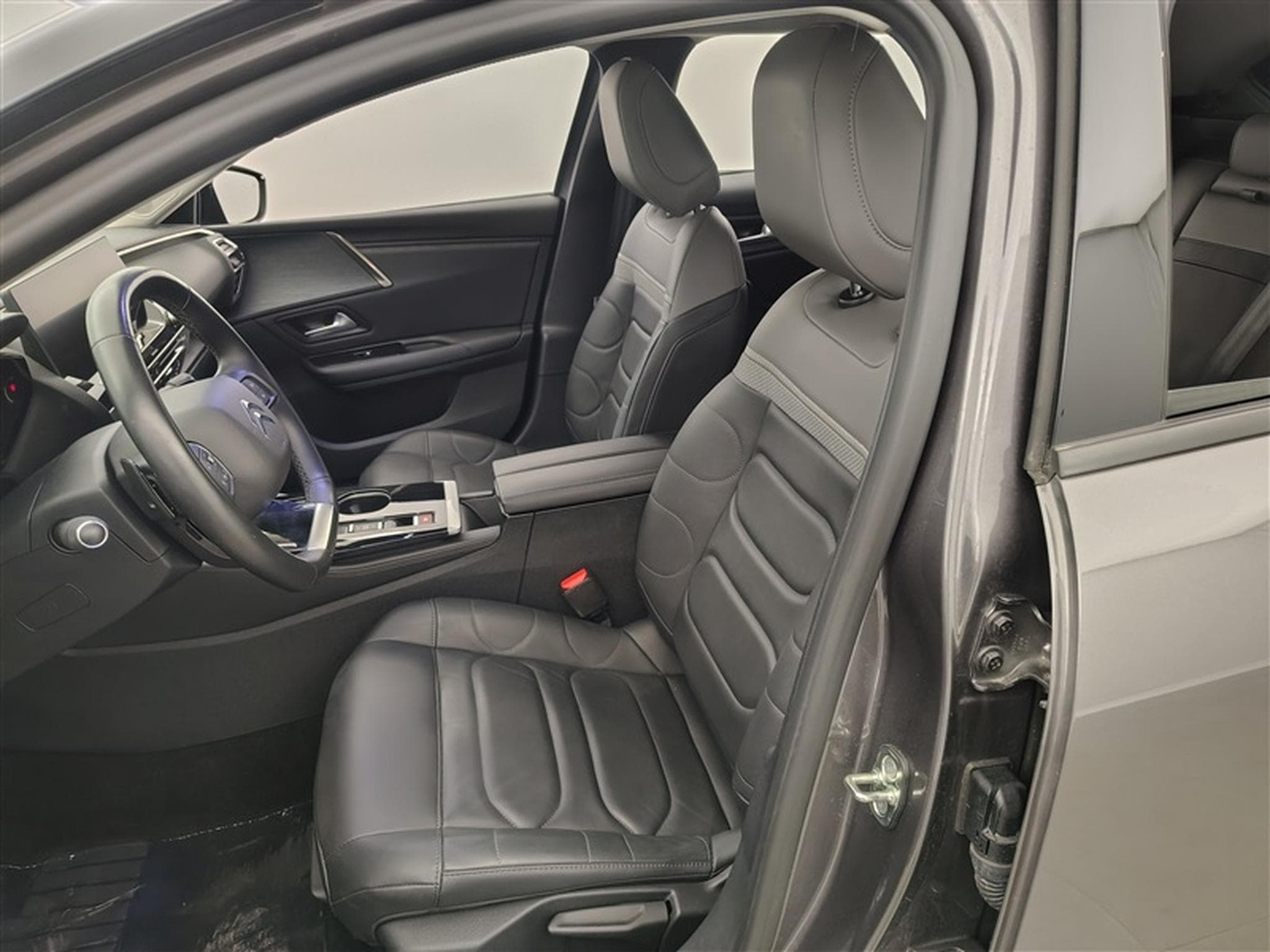 Citroen C5 X 1.2 PureTech 130cv EAT8 Plus NAVI / FULL LED / CUIR / CAMERA (2024) - Photo 7