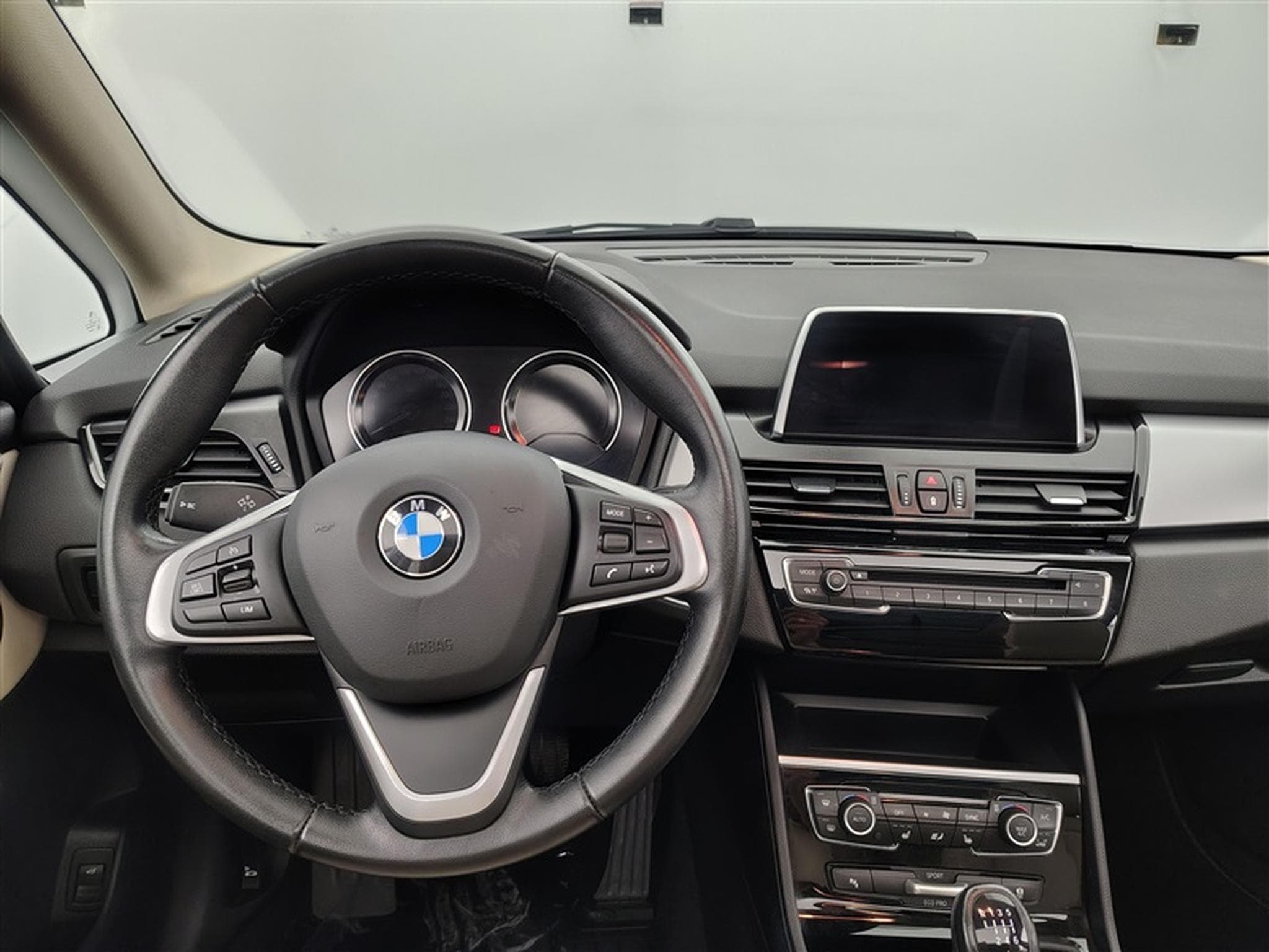 BMW 218 Gran Tourer 218i CUIR/NAVI/FULL LED/TO PANO/JA/PDC (2021) - Foto 9
