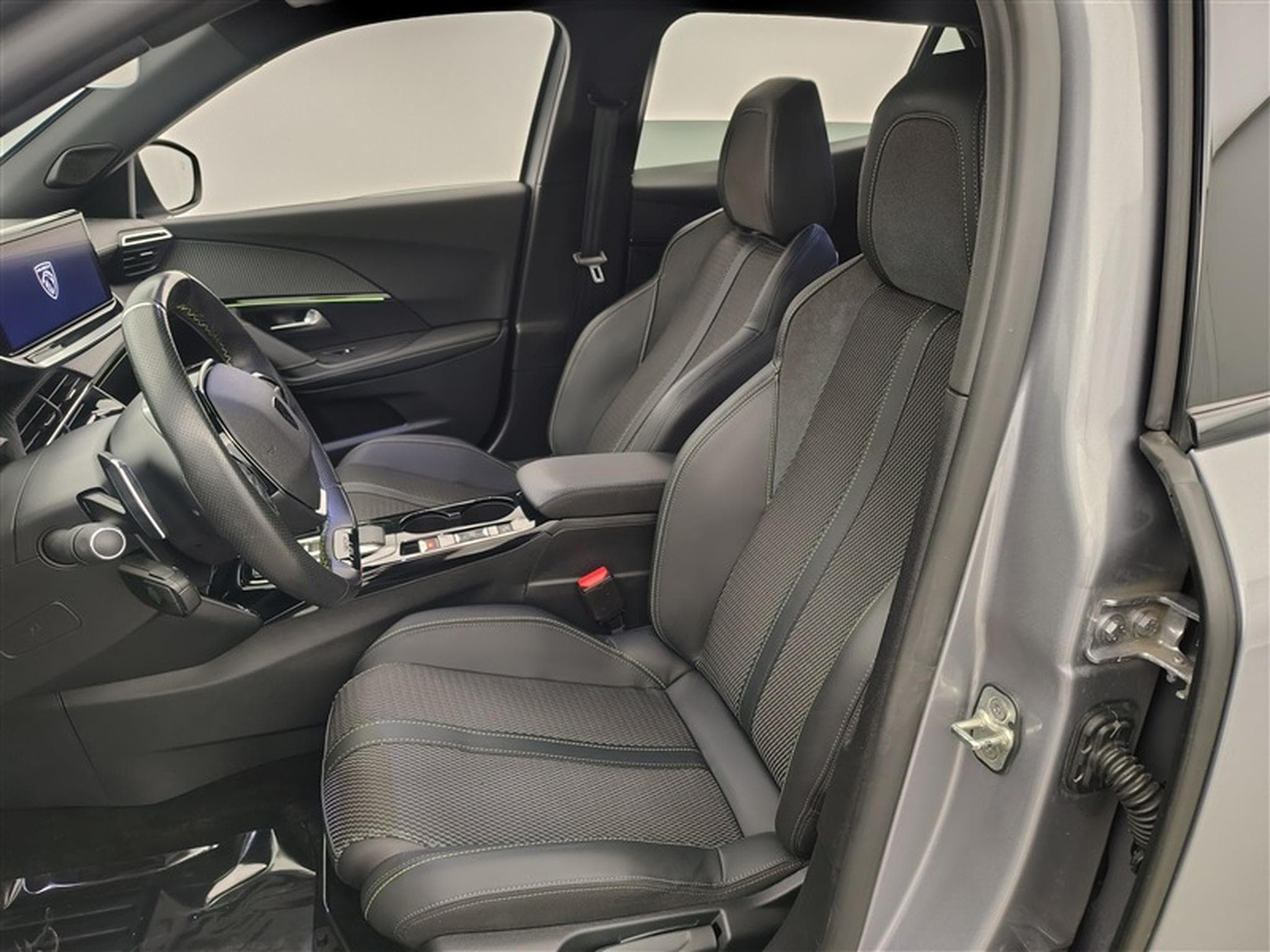 Peugeot 2008 1.2 PureTech GT S&S (2024) - Photo 7