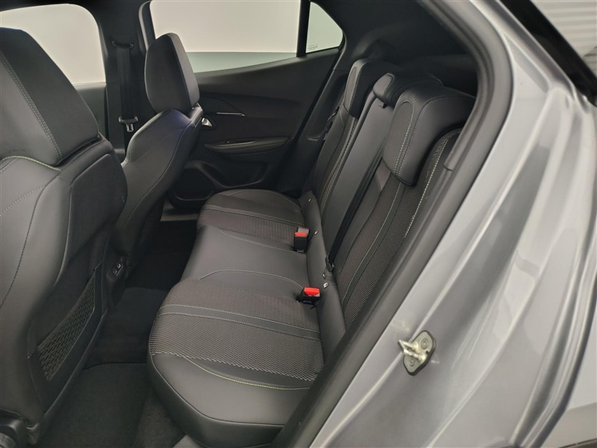 Peugeot 2008 1.2 PureTech GT S&S (2024) - Photo 13