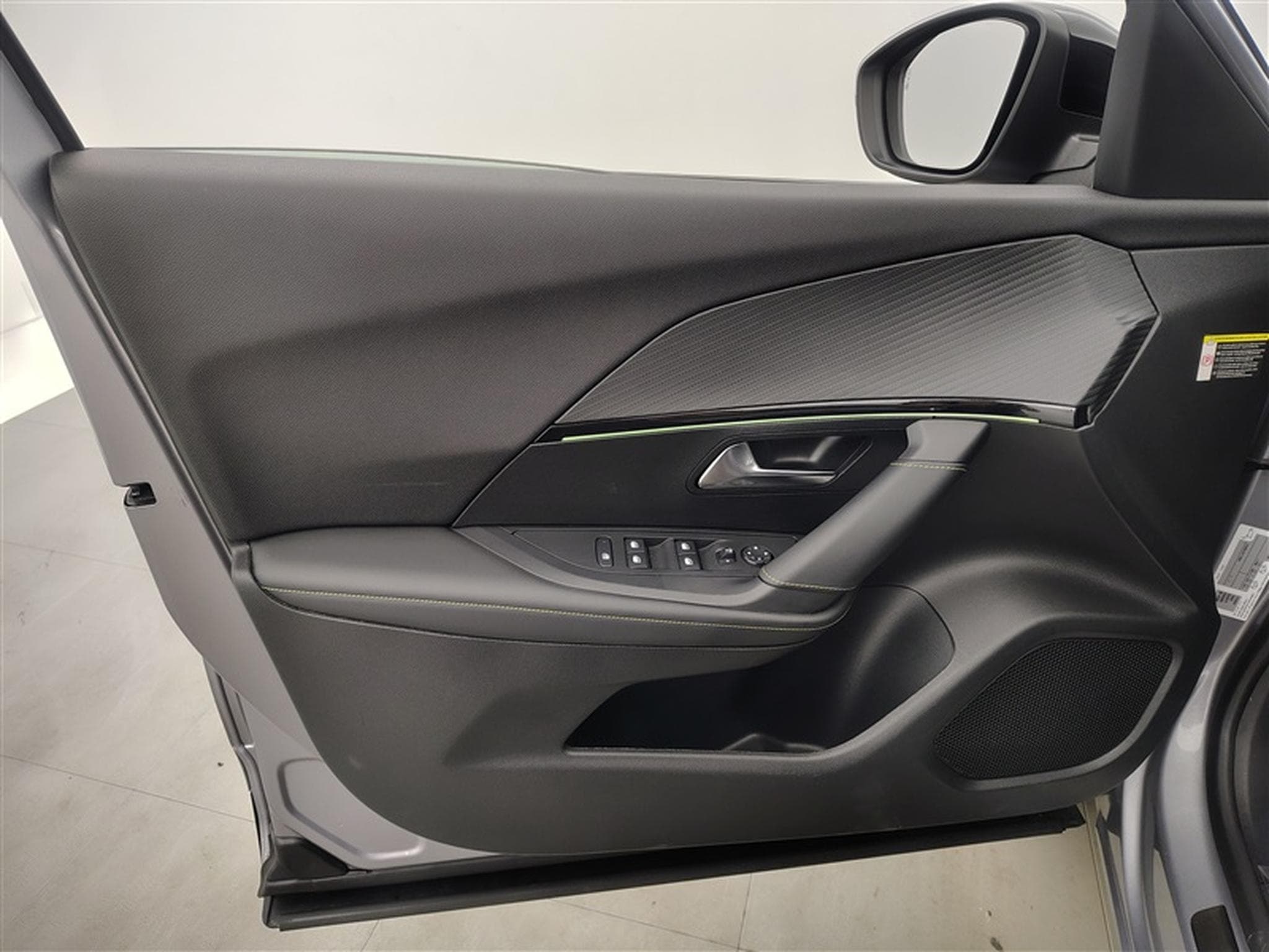 Peugeot 2008 1.2 PureTech GT S&S (2024) - Photo 17