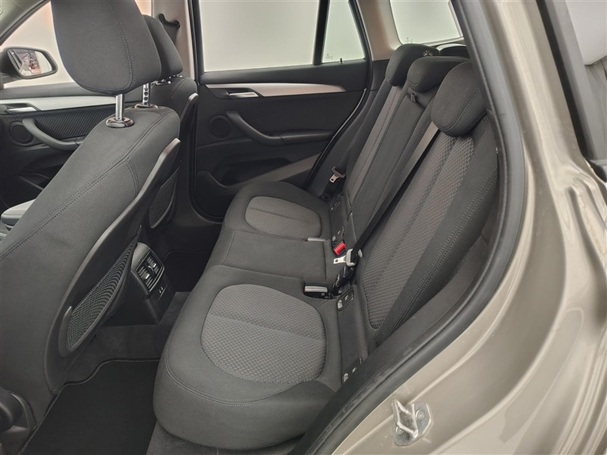 BMW X1 1.5 dA sDrive16 NAVI / CARPLAY / PDC AV-AR (2022) - Photo 13