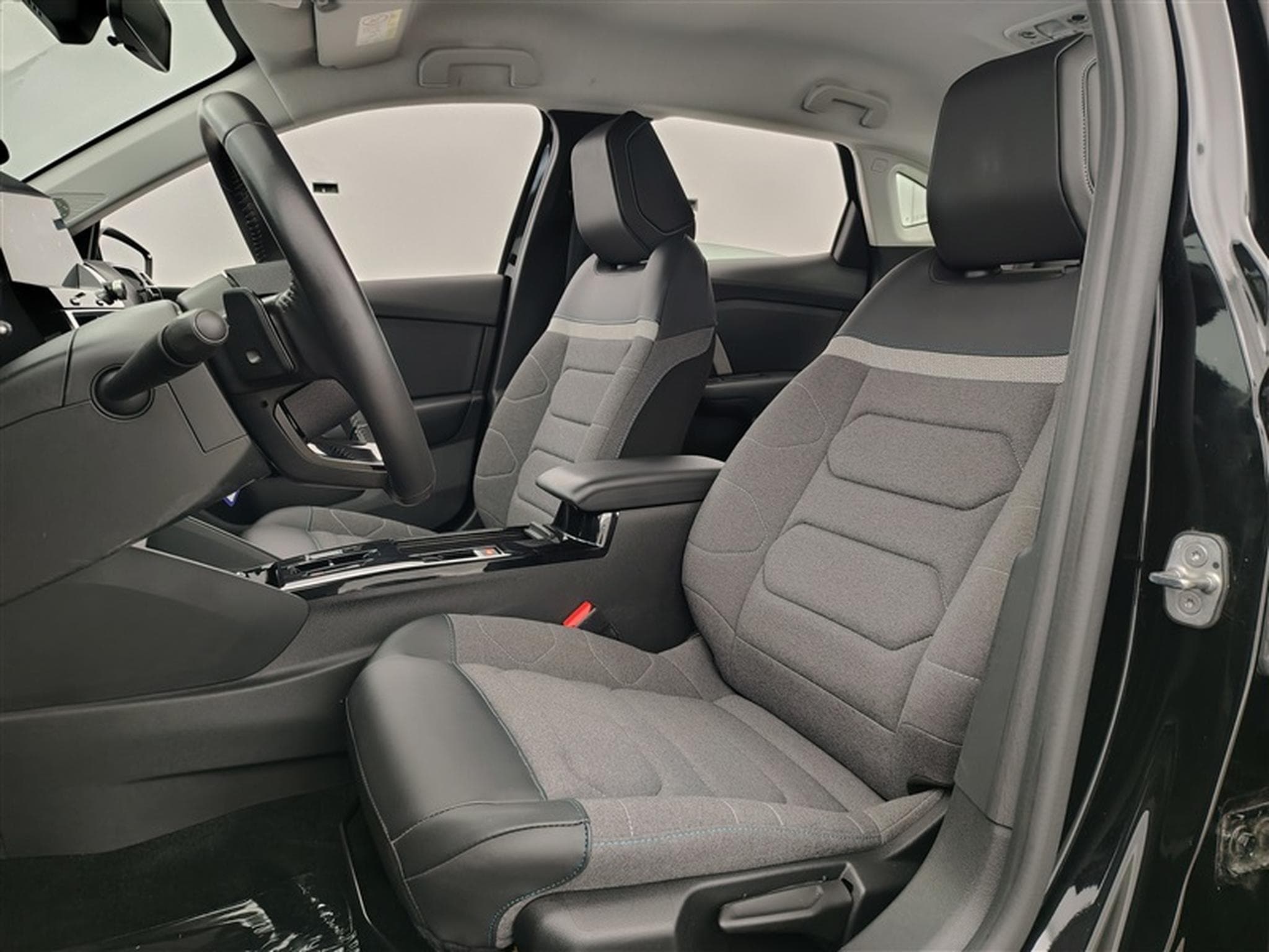 Citroën C4 X 1.2 PureTech 130cv EAT8 Feel CARPLAY / FULL LED / S-CUIR (2023) - Photo 7