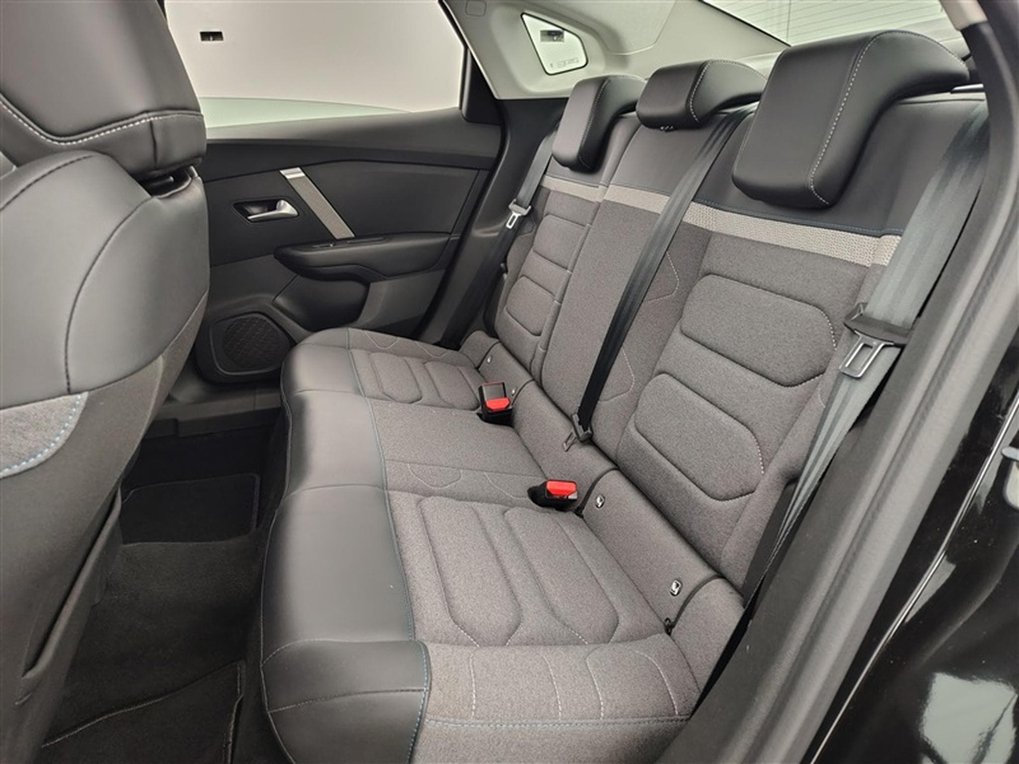 Citroën C4 X 1.2 PureTech 130cv EAT8 Feel CARPLAY / FULL LED / S-CUIR (2023) - Photo 13