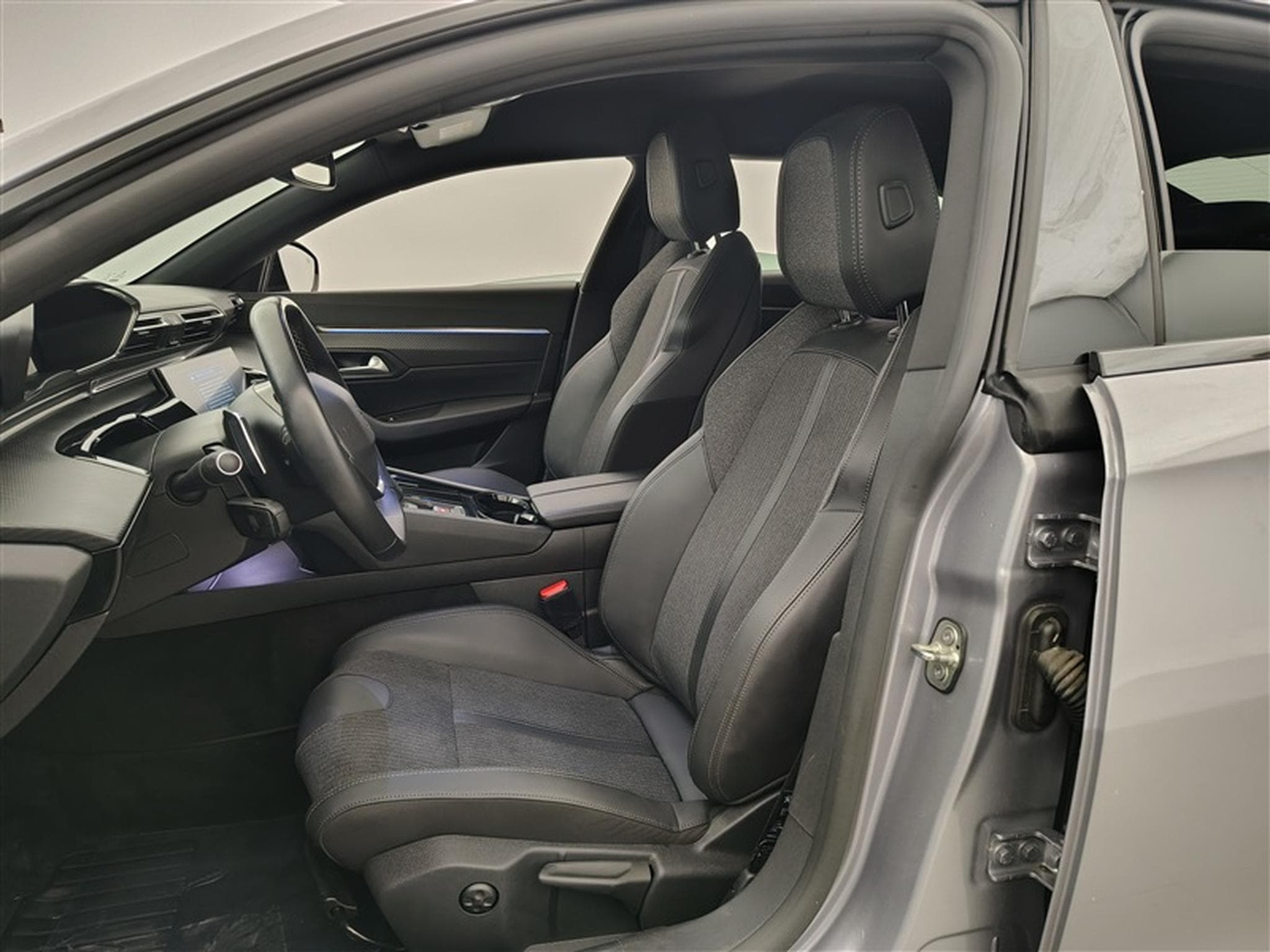 Peugeot 508 1.2 PureTech Allure Pack EAT8 S-CUIR / NAVI / PDC (2023) - Photo 7