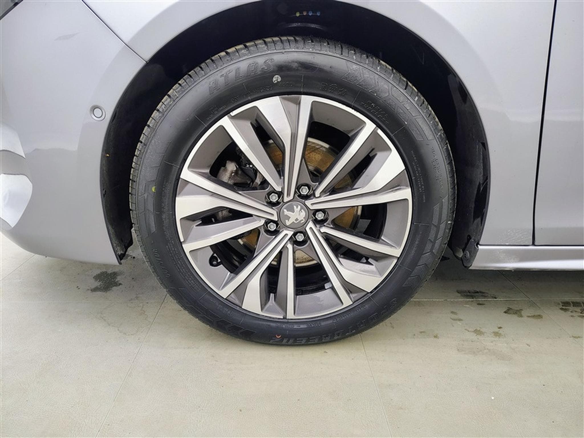 Peugeot 508 1.2 PureTech Allure Pack EAT8 S-CUIR / NAVI / PDC (2023) - Photo 6