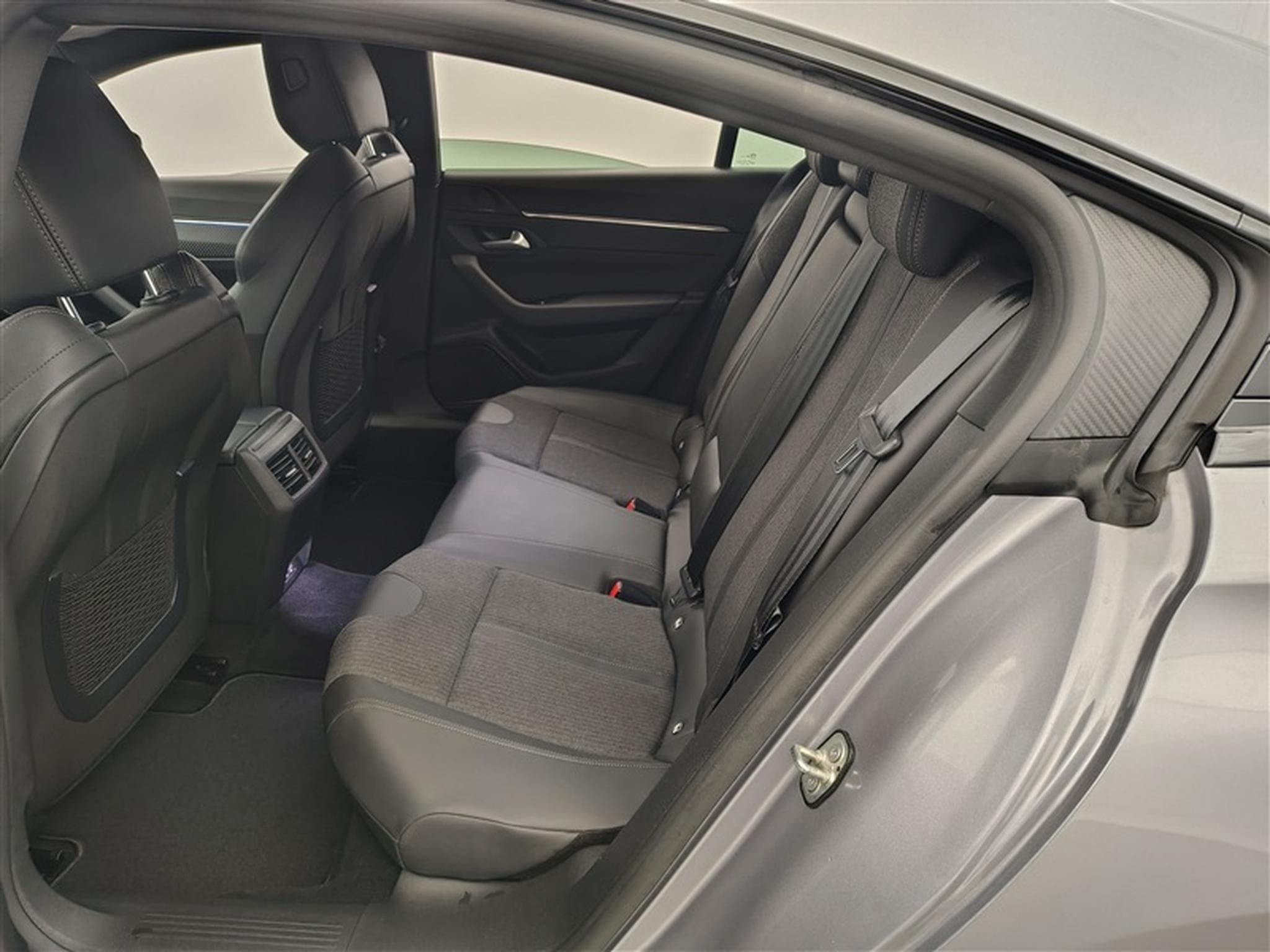 Peugeot 508 1.2 PureTech Allure Pack EAT8 S-CUIR / NAVI / PDC (2023) - Photo 13
