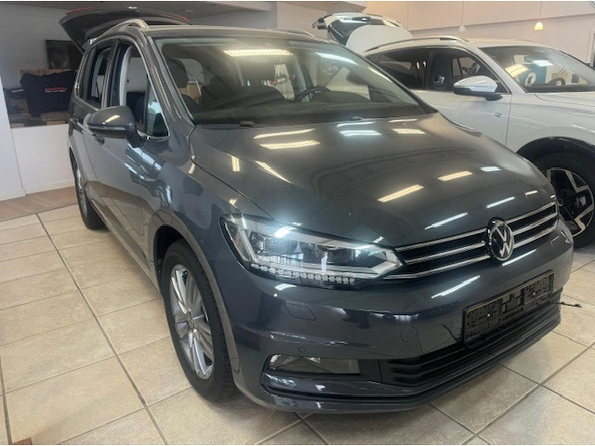VW Touran VOLKSWAGEN TOURAN EN STOCK COMFORTLINE LED DSG ERGO SITZE SI (2024) - Photo 3