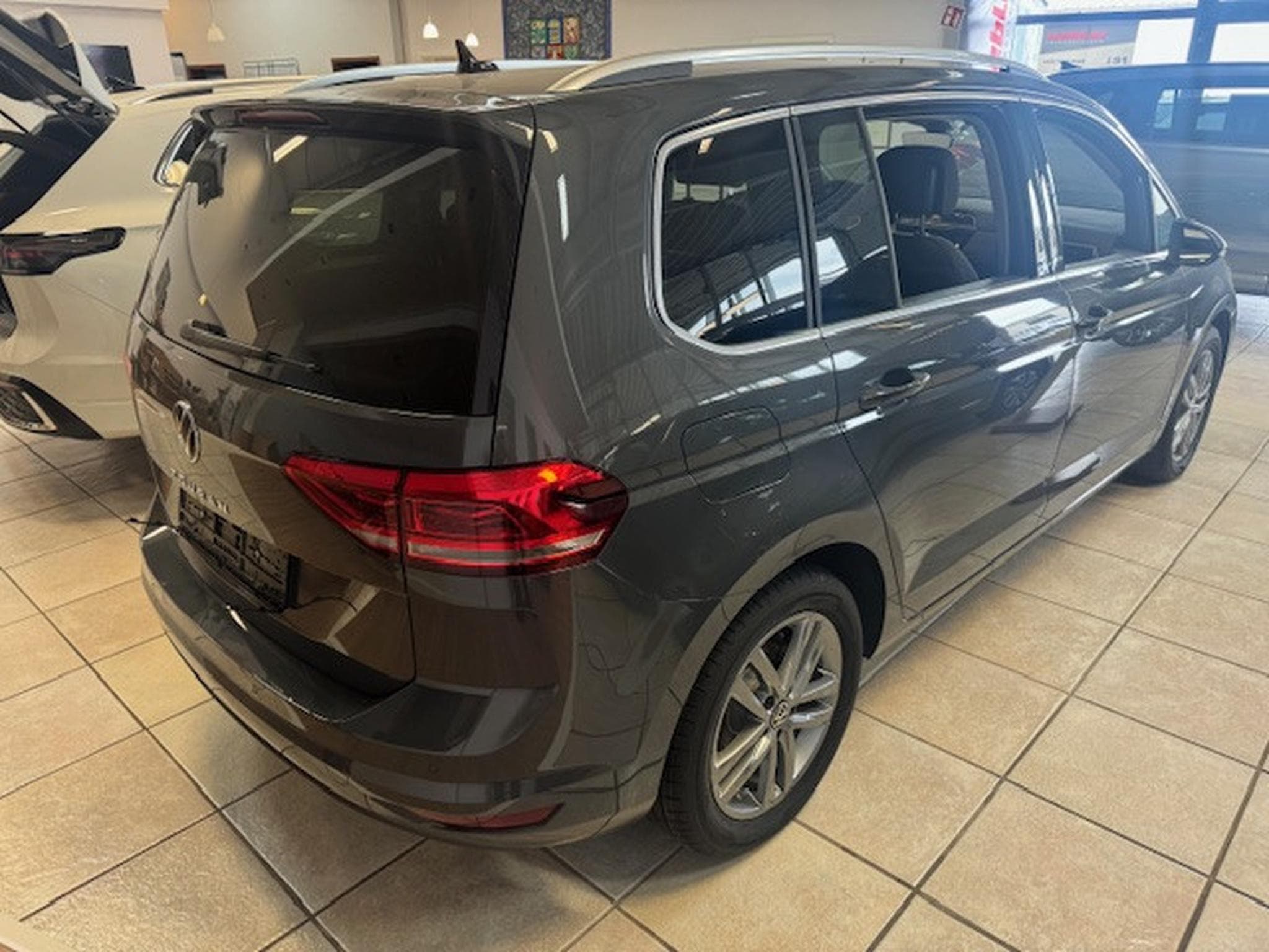 VW Touran VOLKSWAGEN TOURAN EN STOCK COMFORTLINE LED DSG ERGO SITZE SI (2024) - Photo 10