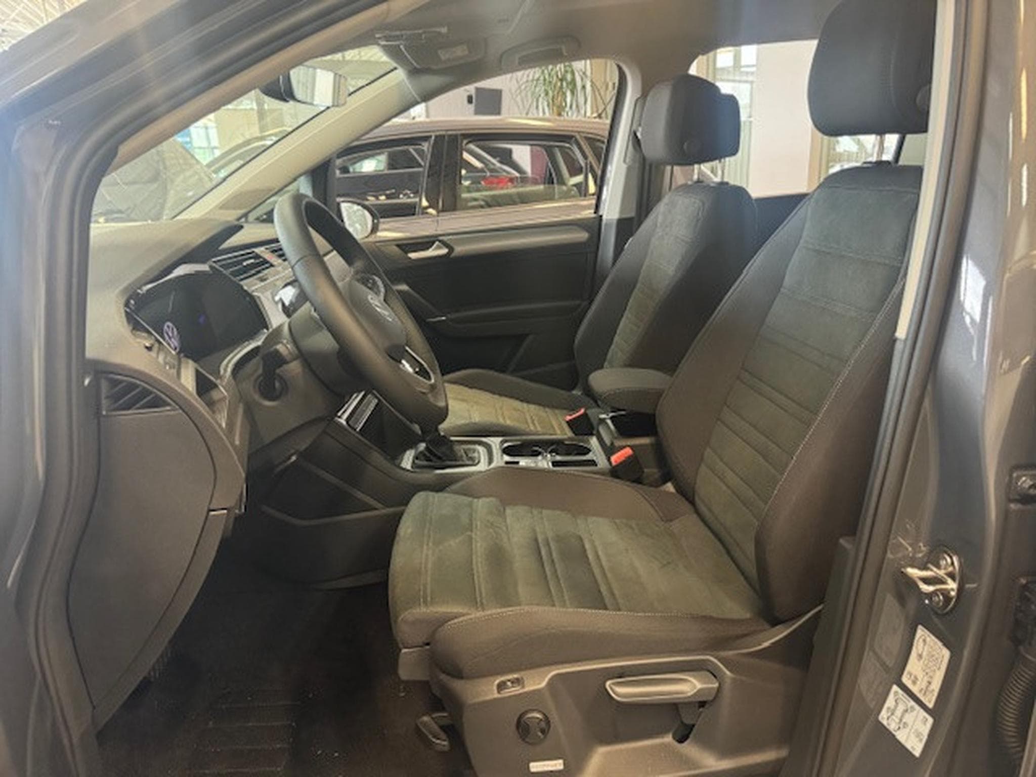 VW Touran VOLKSWAGEN TOURAN EN STOCK COMFORTLINE LED DSG ERGO SITZE SI (2024) - Photo 14