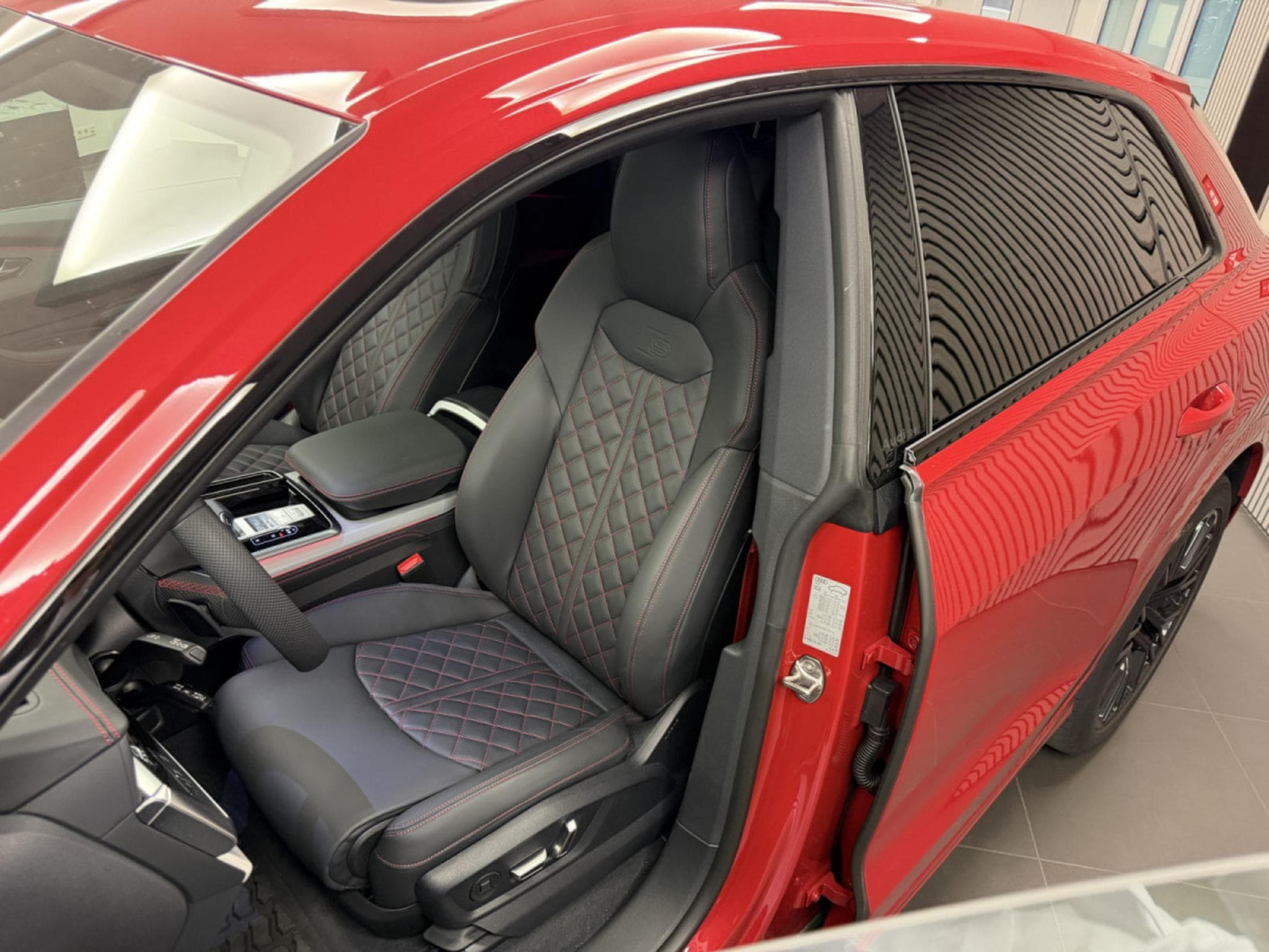 Audi Q8 TDI S line quattro 286 CH / 210 kW Titrponic (2026) - Photo 2