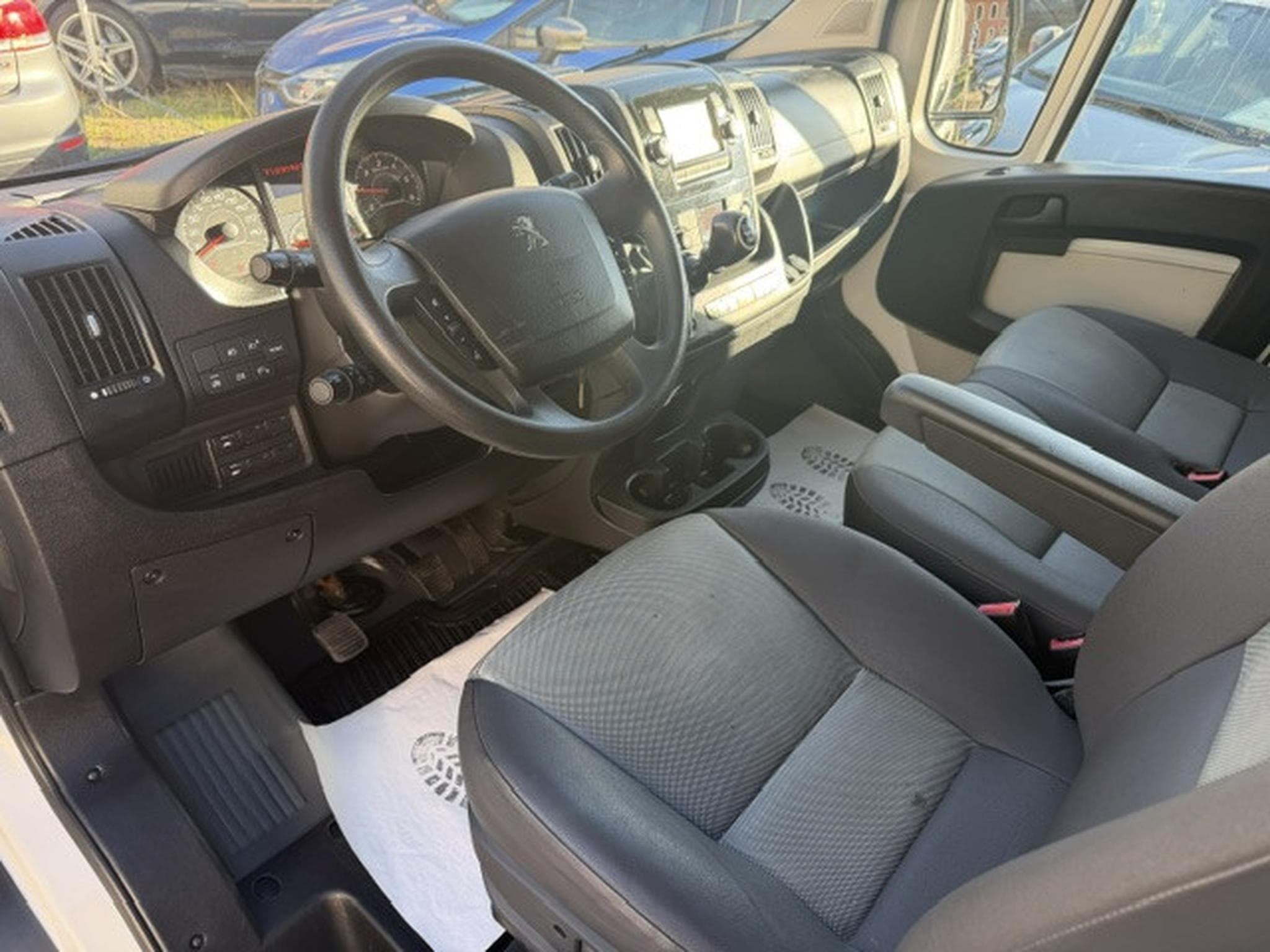 Peugeot Boxer BlueHdi 163 Fourgon L4H2 Pack (2019) - Foto 4