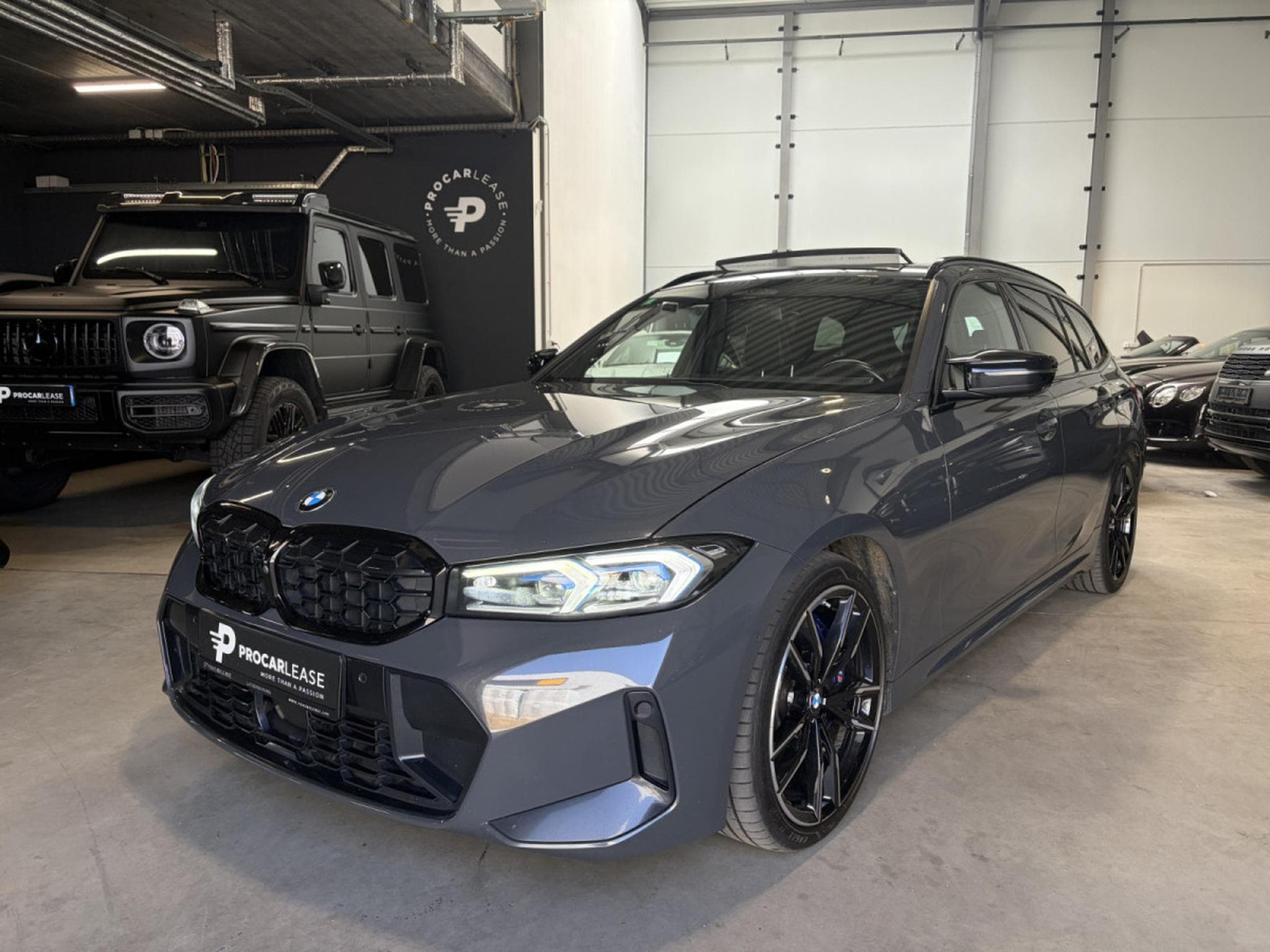 BMW M340 Touring M340 d xDrive/Pano/HUD/Camera/19/ACC/ (2023) - Photo 1