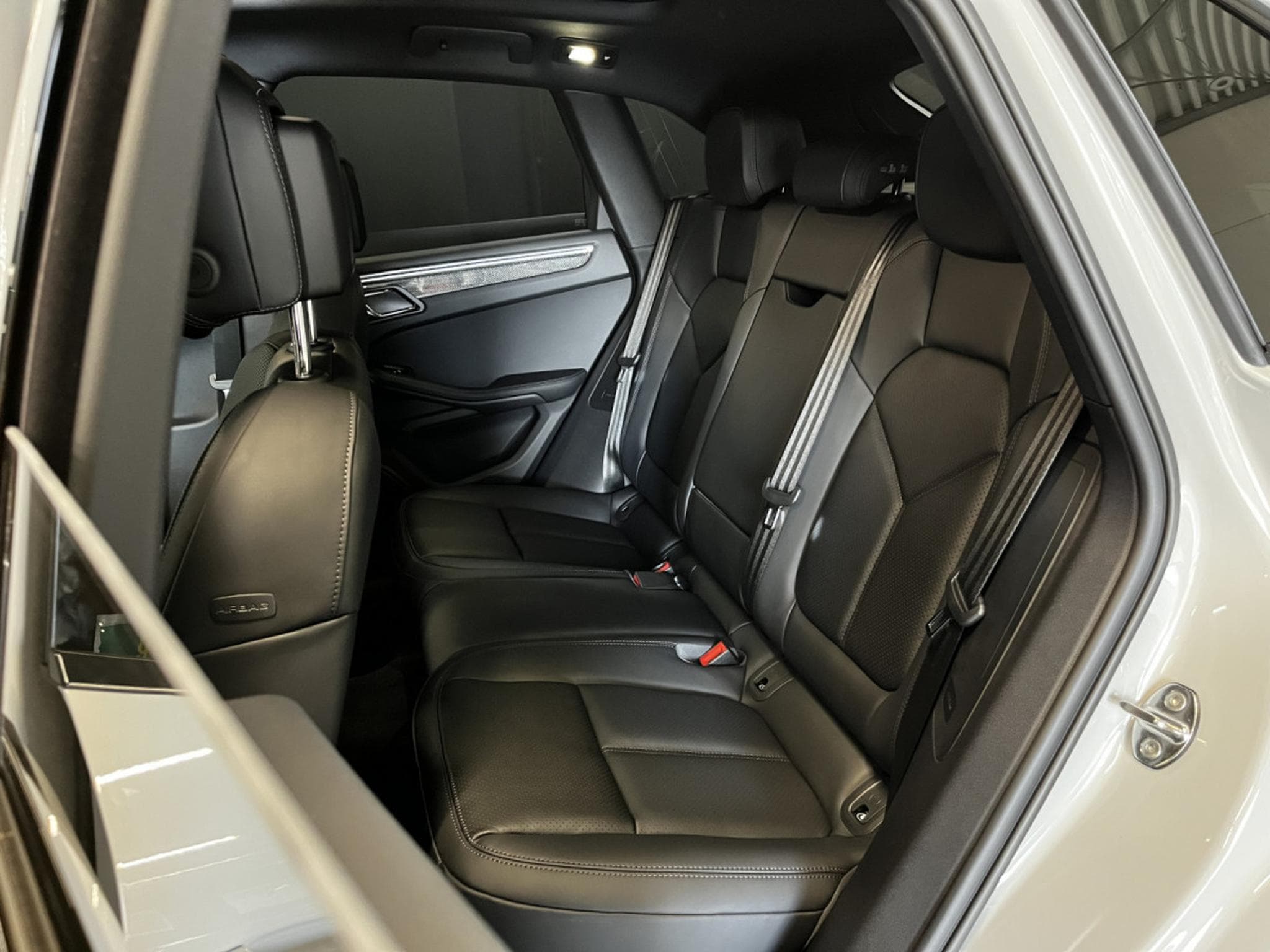 Porsche Macan Porsche Macan S /LED/PANO/BOSE/21"/CARBON/AHK/VOLL (2023) - Photo 6