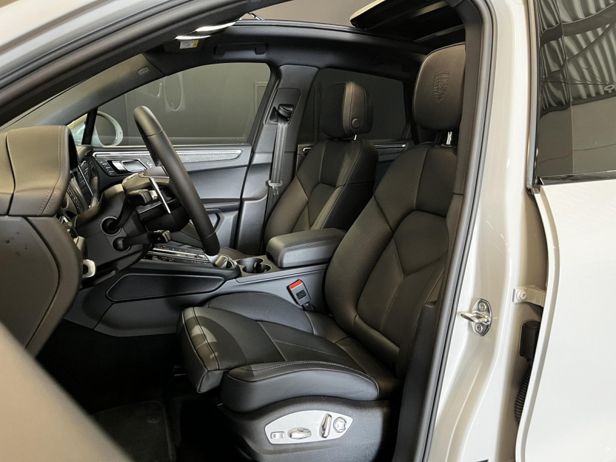 Porsche Macan Porsche Macan S /LED/PANO/BOSE/21"/CARBON/AHK/VOLL (2023) - Photo 20