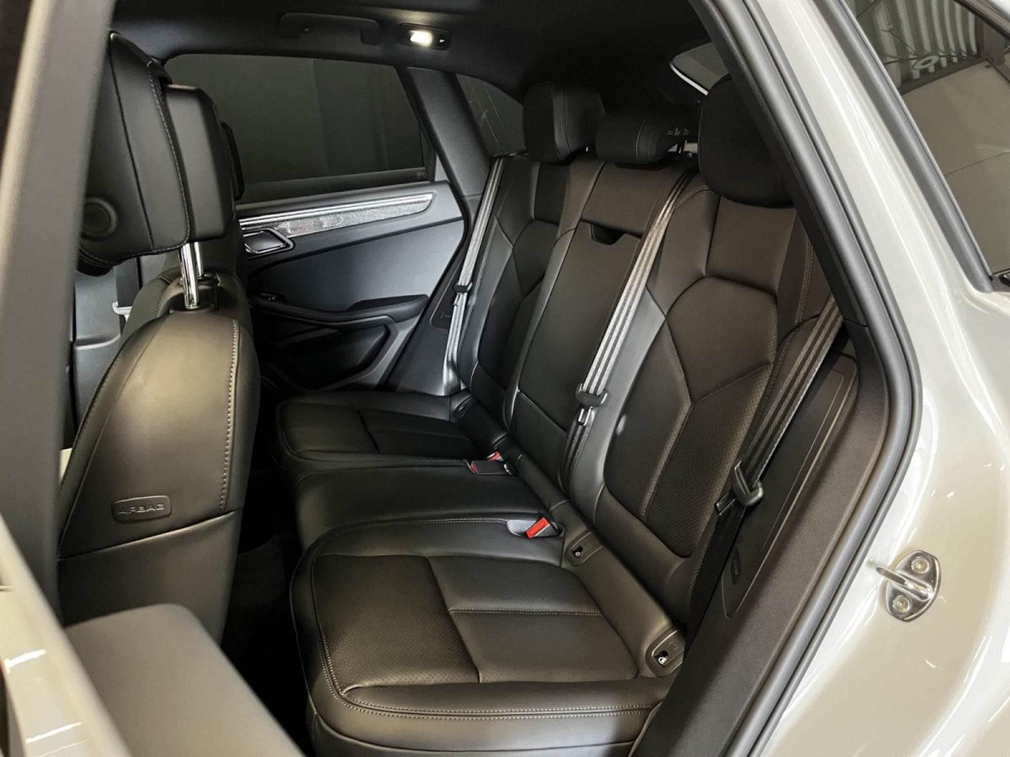 Porsche Macan Porsche Macan S /LED/PANO/BOSE/21"/CARBON/AHK/VOLL (2023) - Photo 23