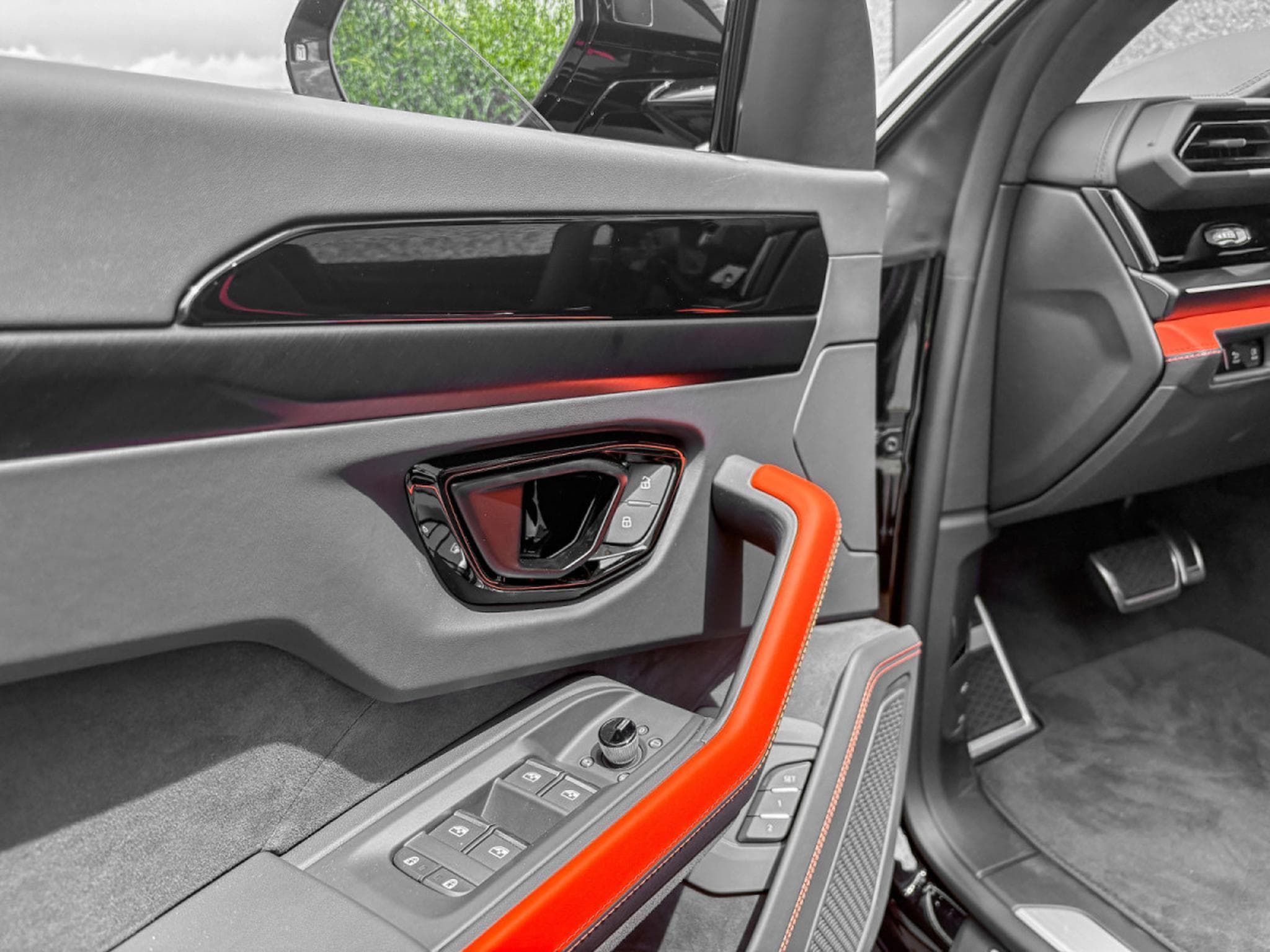 Lamborghini Urus URUS SE/NEW 2025/ STOCK AVAILABLE DIRECTLY (2025) - Photo 10