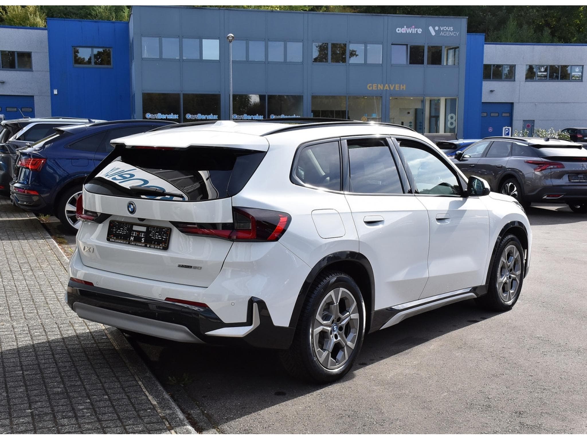 BMW iX1 eDrive20 xLine 66,5 kWh PANO CUIR MEMO ACC CAM360 HUD 1°MAIN (2025) - Foto 4
