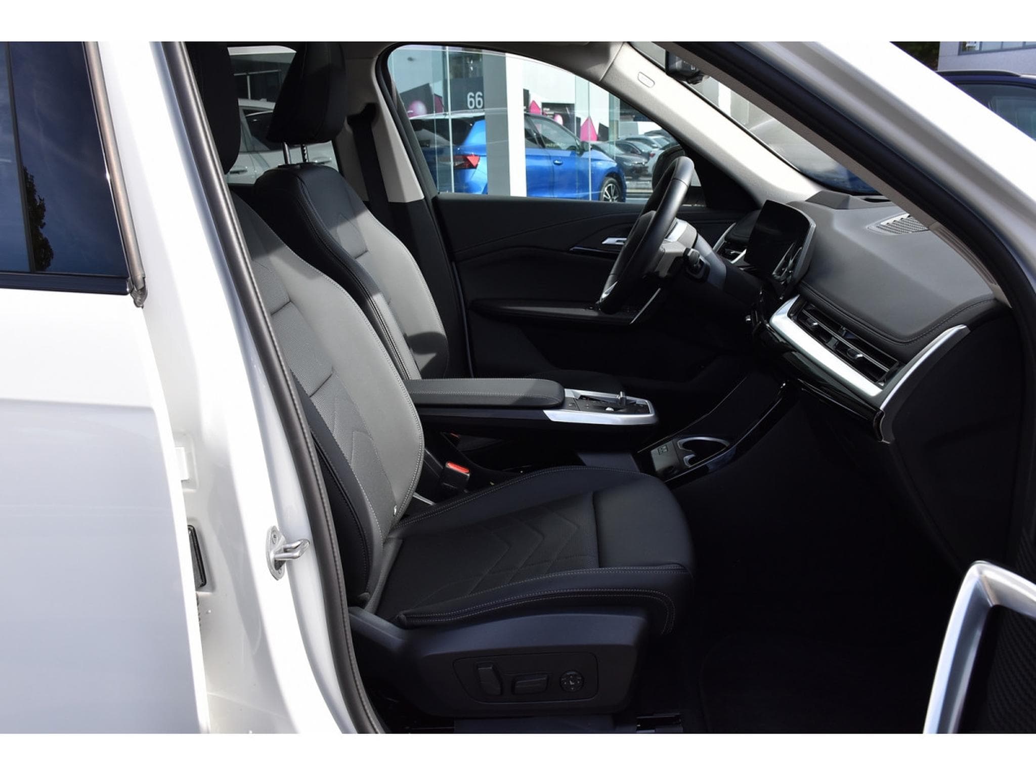 BMW iX1 eDrive20 xLine 66,5 kWh PANO CUIR MEMO ACC CAM360 HUD 1°MAIN (2025) - Foto 7