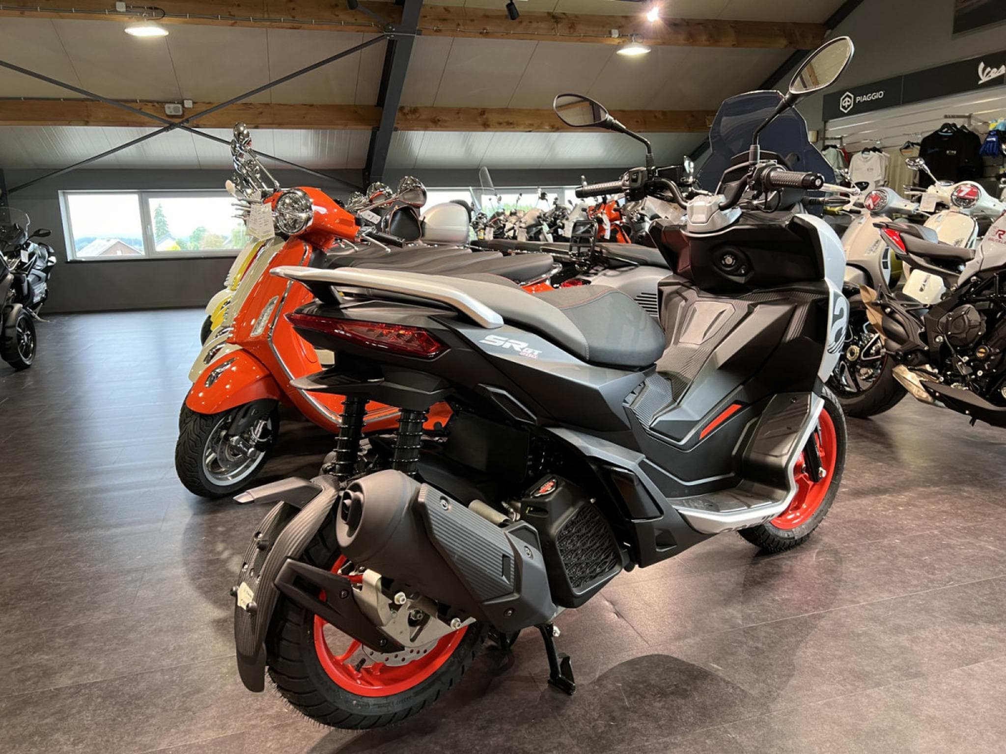 Aprilia SR 200 GT SPORT (2026) - Foto 3