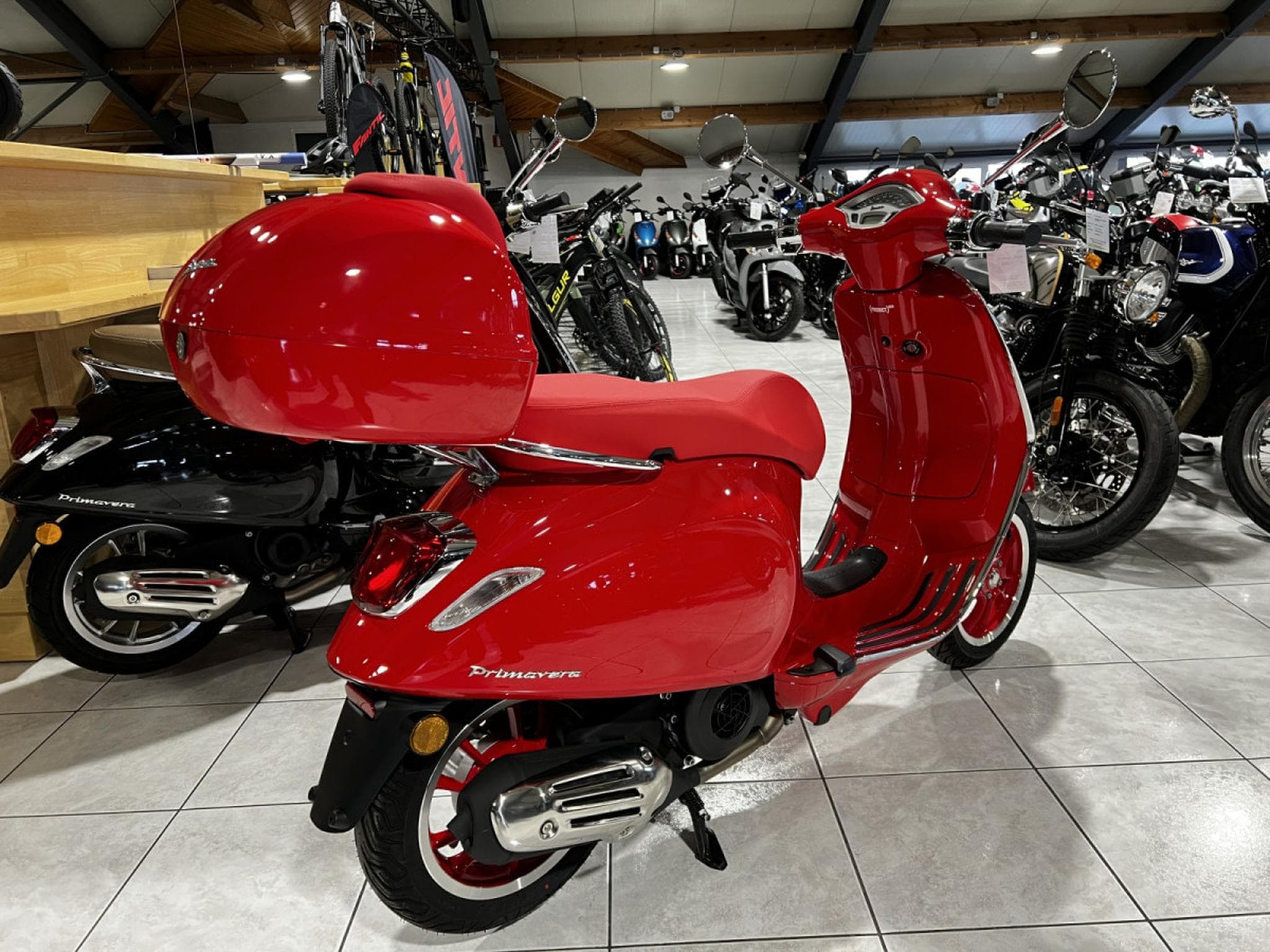 Vespa Primavera RED sans top case (2026) - Foto 3