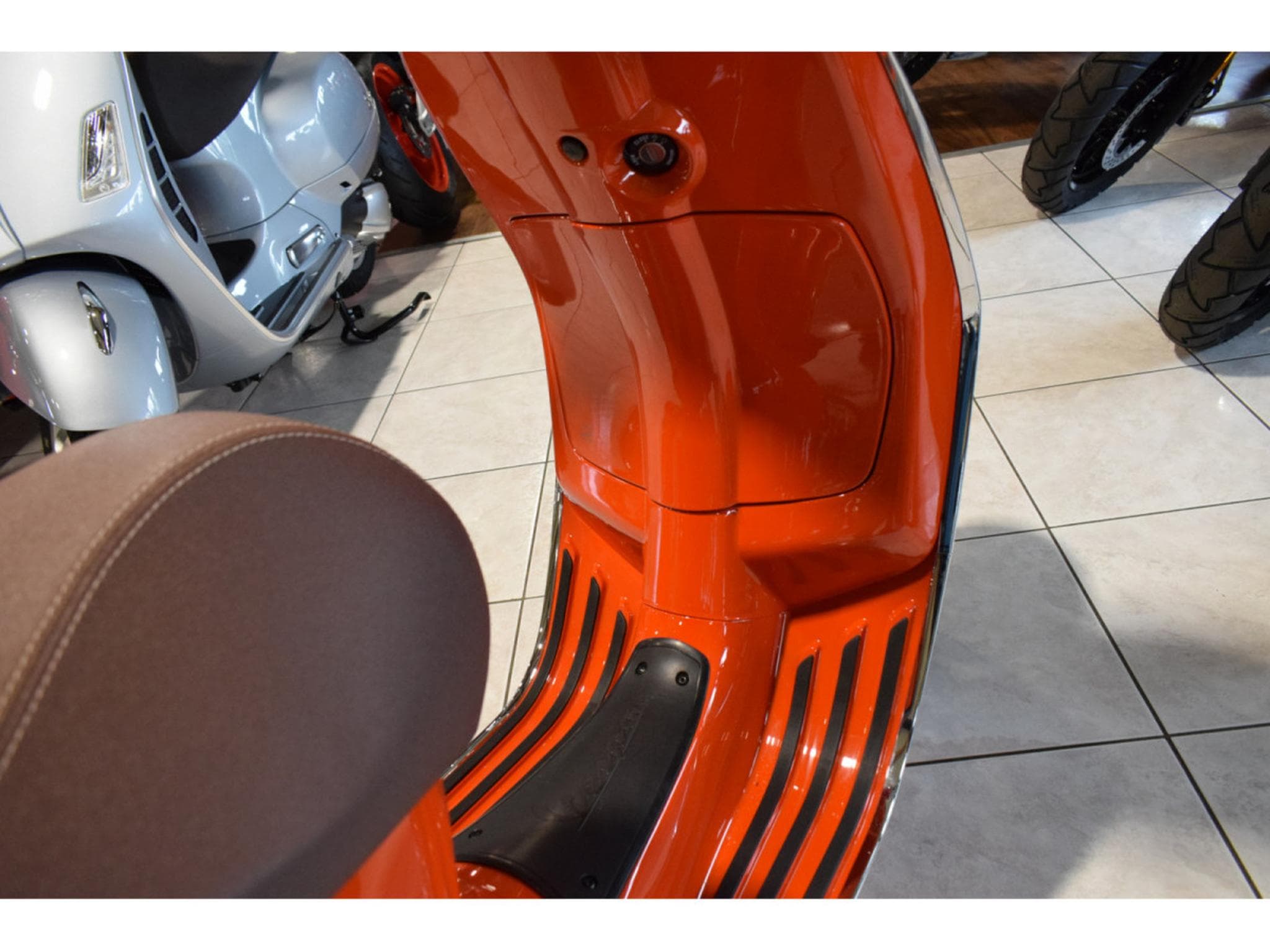 Vespa Primavera ORANGE PASTEL (2024) - Photo 6