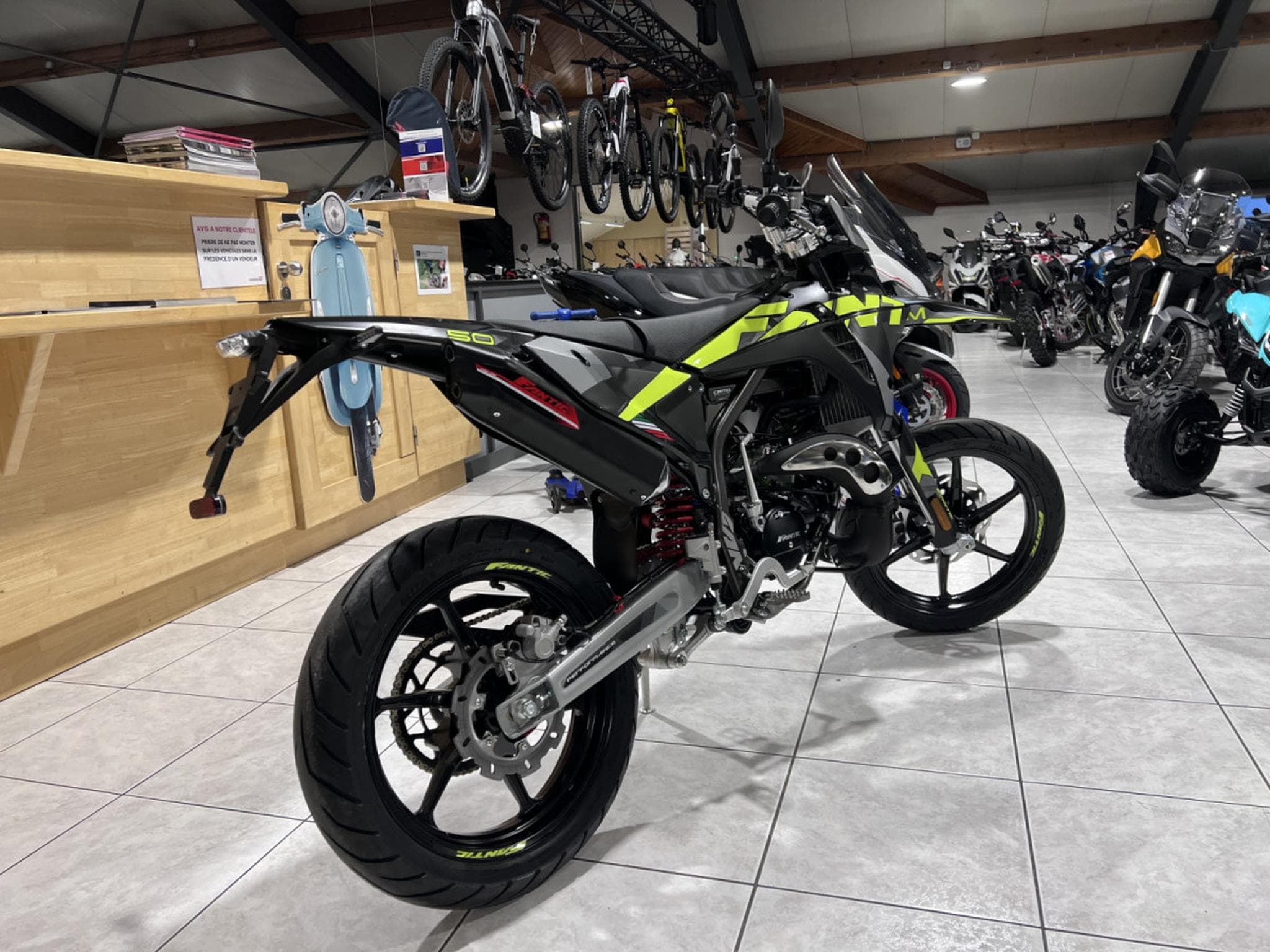 Fantic Motard PERFORMANCE 2T (2026) - Foto 3