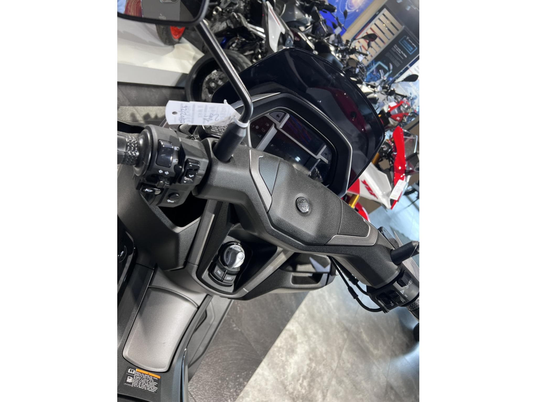 Yamaha N-Max Tech Max 125 (2026) - Photo 6