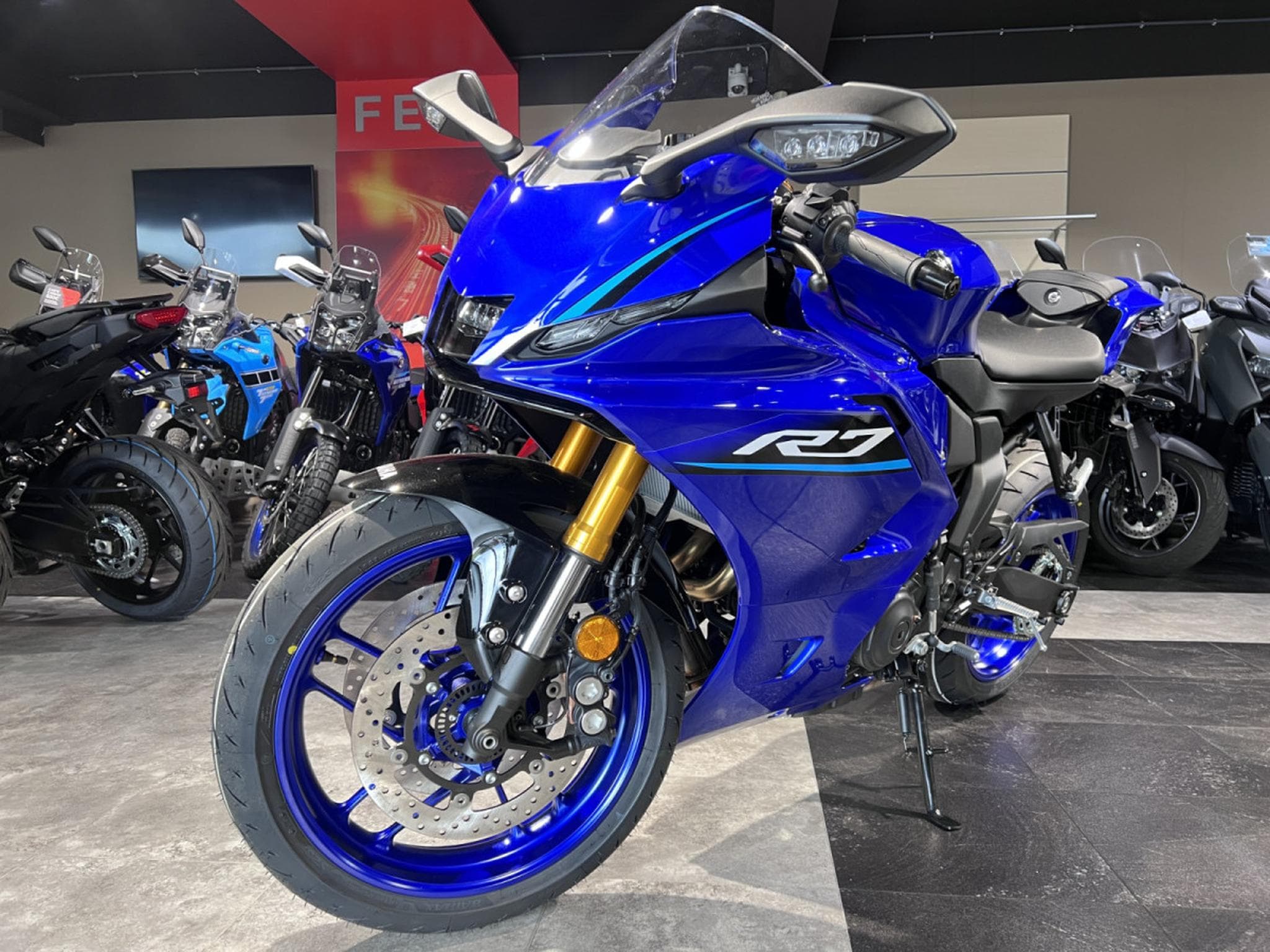 Yamaha R7 (2026) - Photo 2