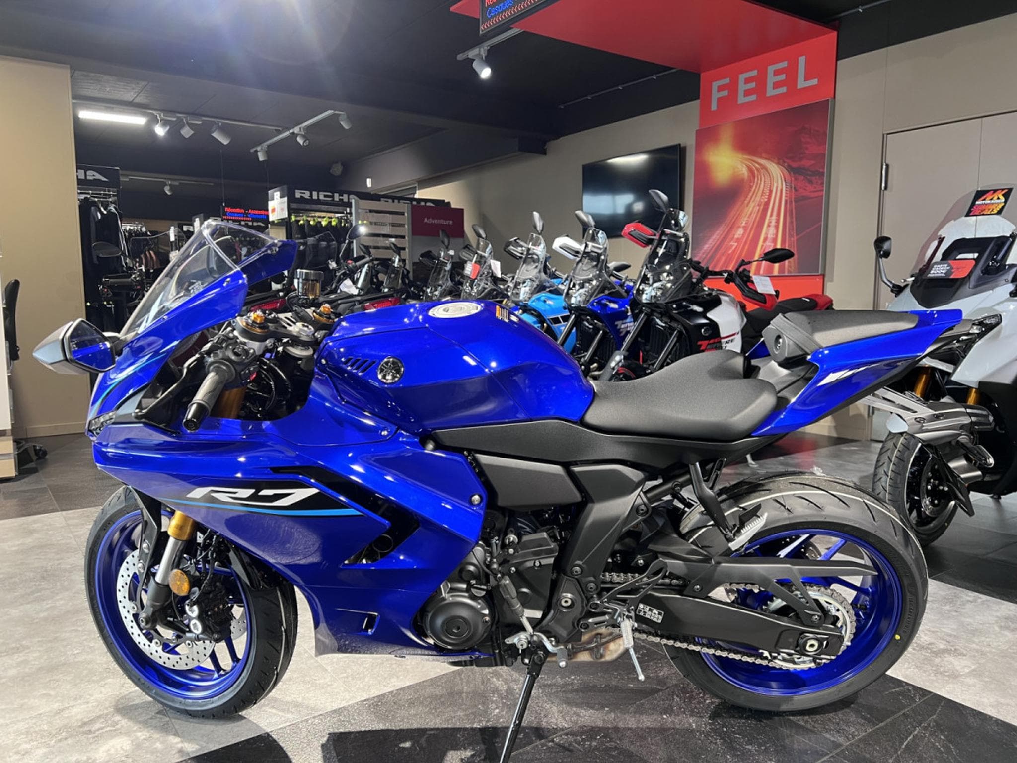 Yamaha R7 (2026) - Photo 4