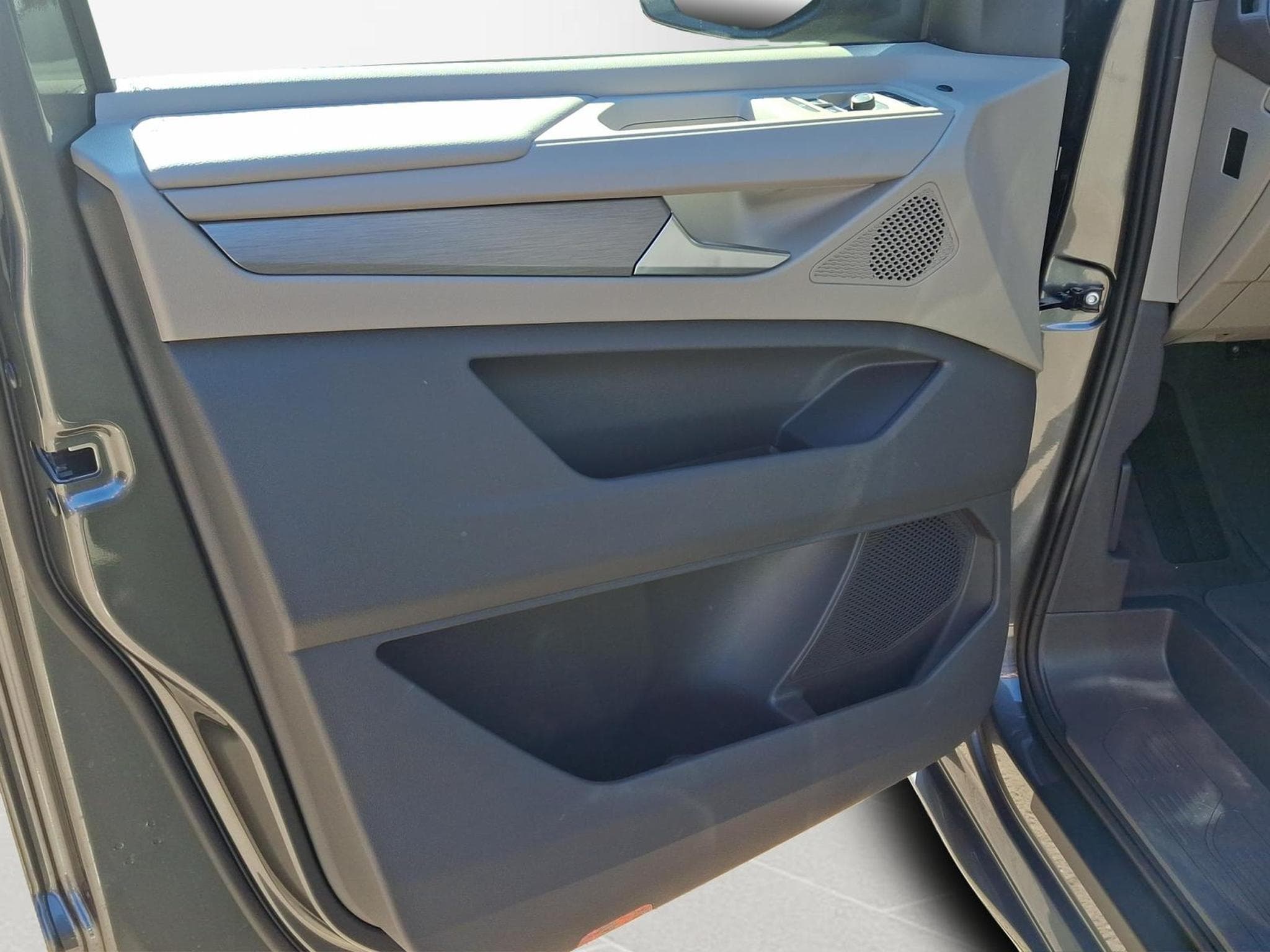 VW T7 Life (2026) - Photo 16