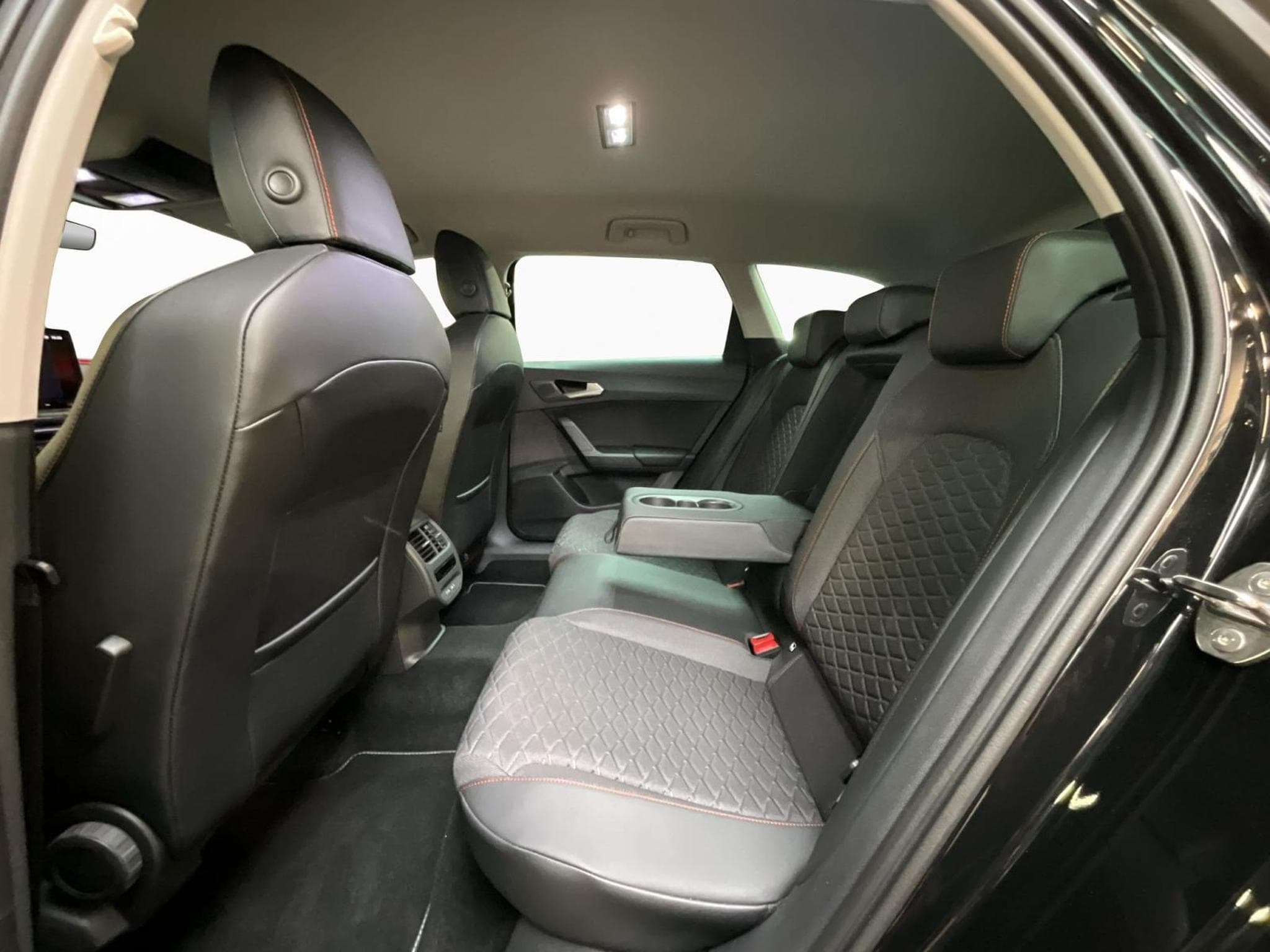 Seat Leon ST+FR+DSG+Led+Kessy+LM18+DAB (2025) - Photo 15