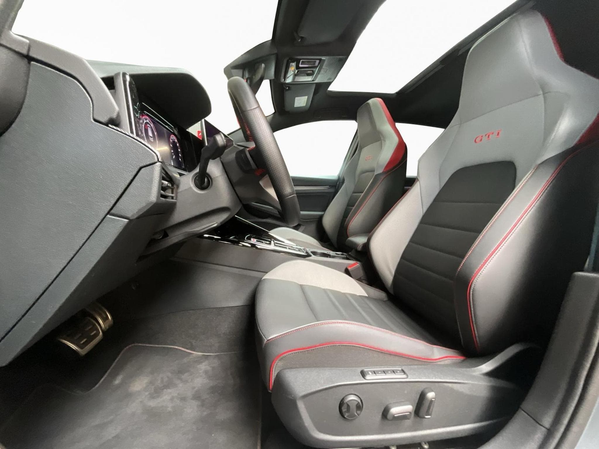 VW Golf GTI+DSG+360°+LM19+P.Leder+Pano+P.Tech. (2025) - Photo 9