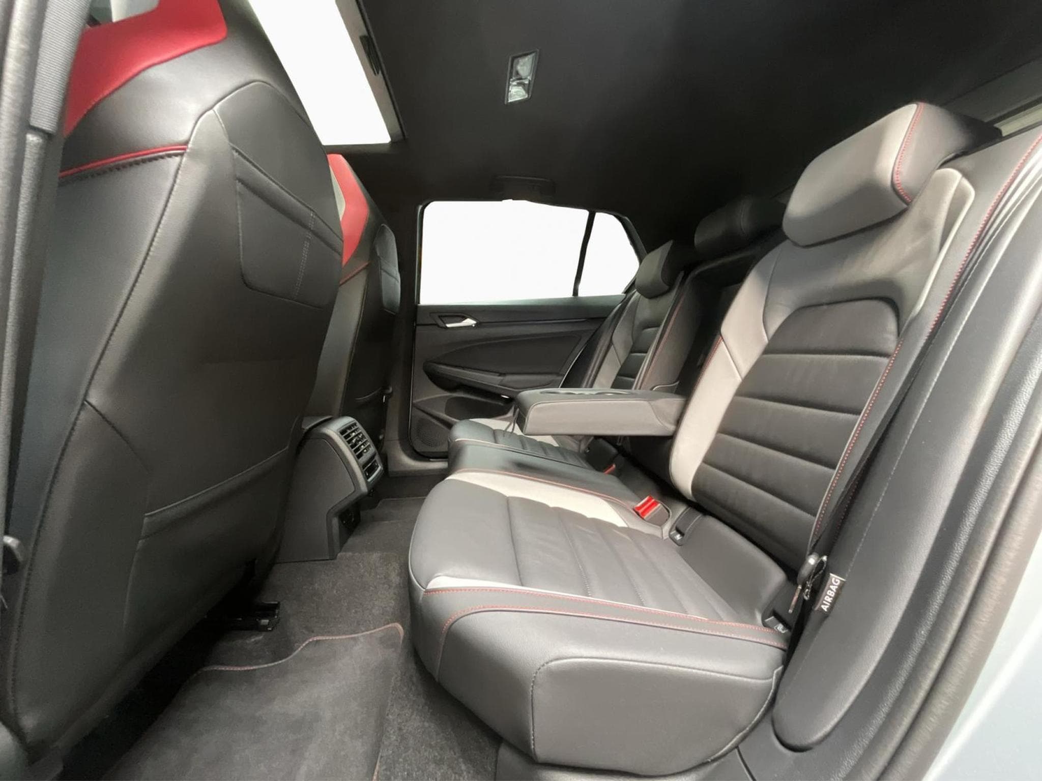 VW Golf GTI+DSG+360°+LM19+P.Leder+Pano+P.Tech. (2025) - Photo 16